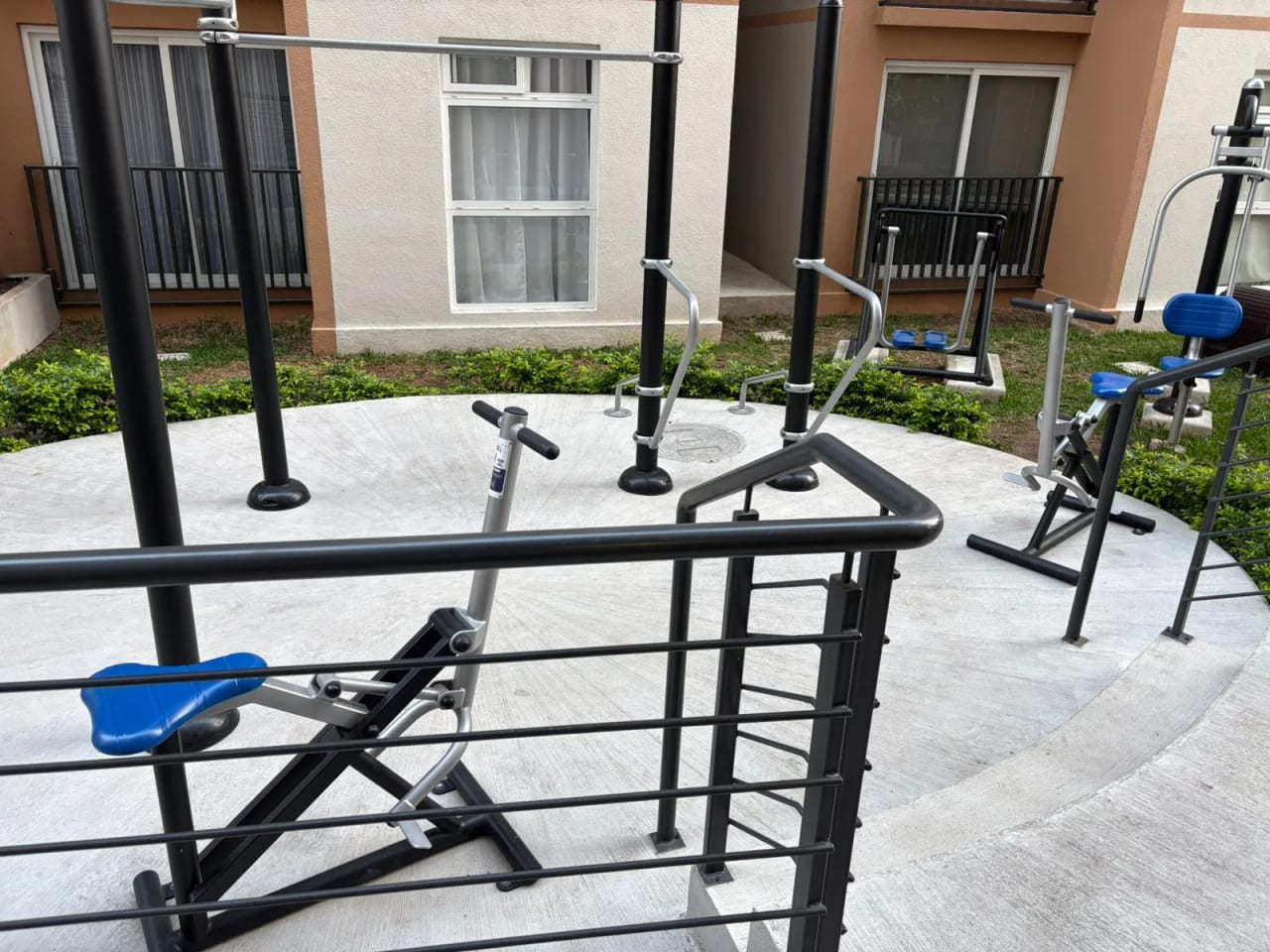 Apartamento en venta LARES zona 16 - Image 4