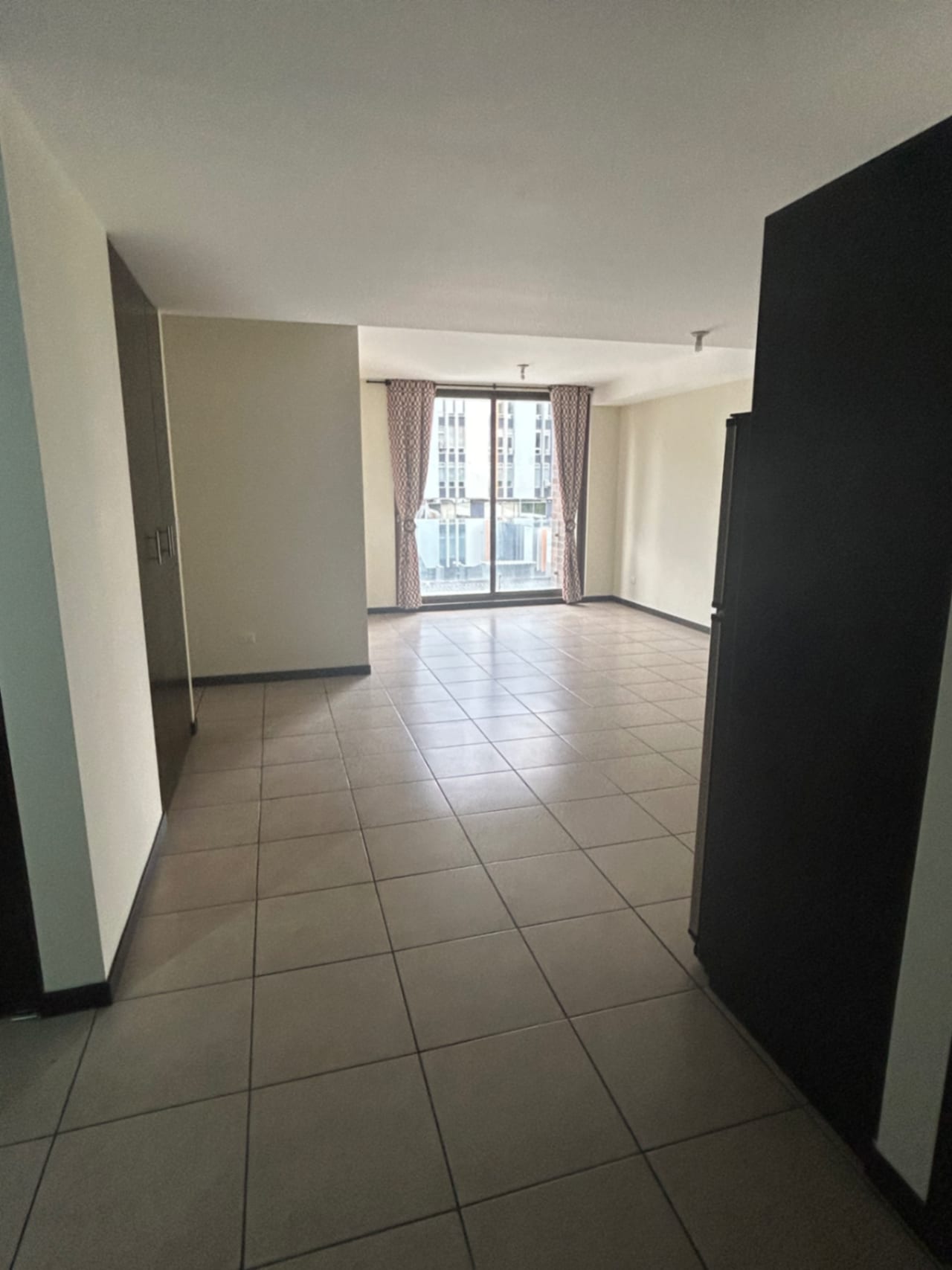 Amplio apartamento en renta zona 9 — Apartamento en Alquiler en Torre Barcelona, Zona 9, Guatemala, Ciudad — foto 7 de 17