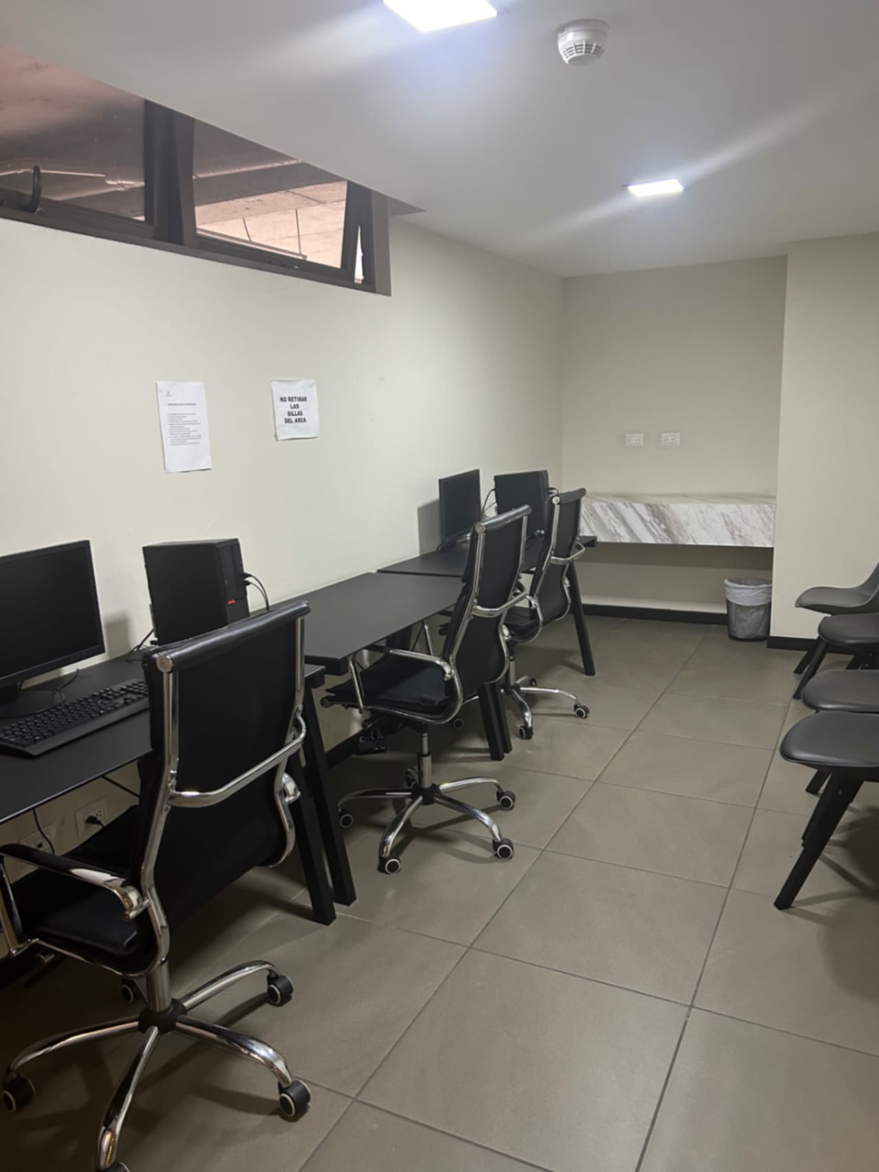 Amplio apartamento en renta zona 9 — Apartamento en Alquiler en Torre Barcelona, Zona 9, Guatemala, Ciudad — foto 16 de 17