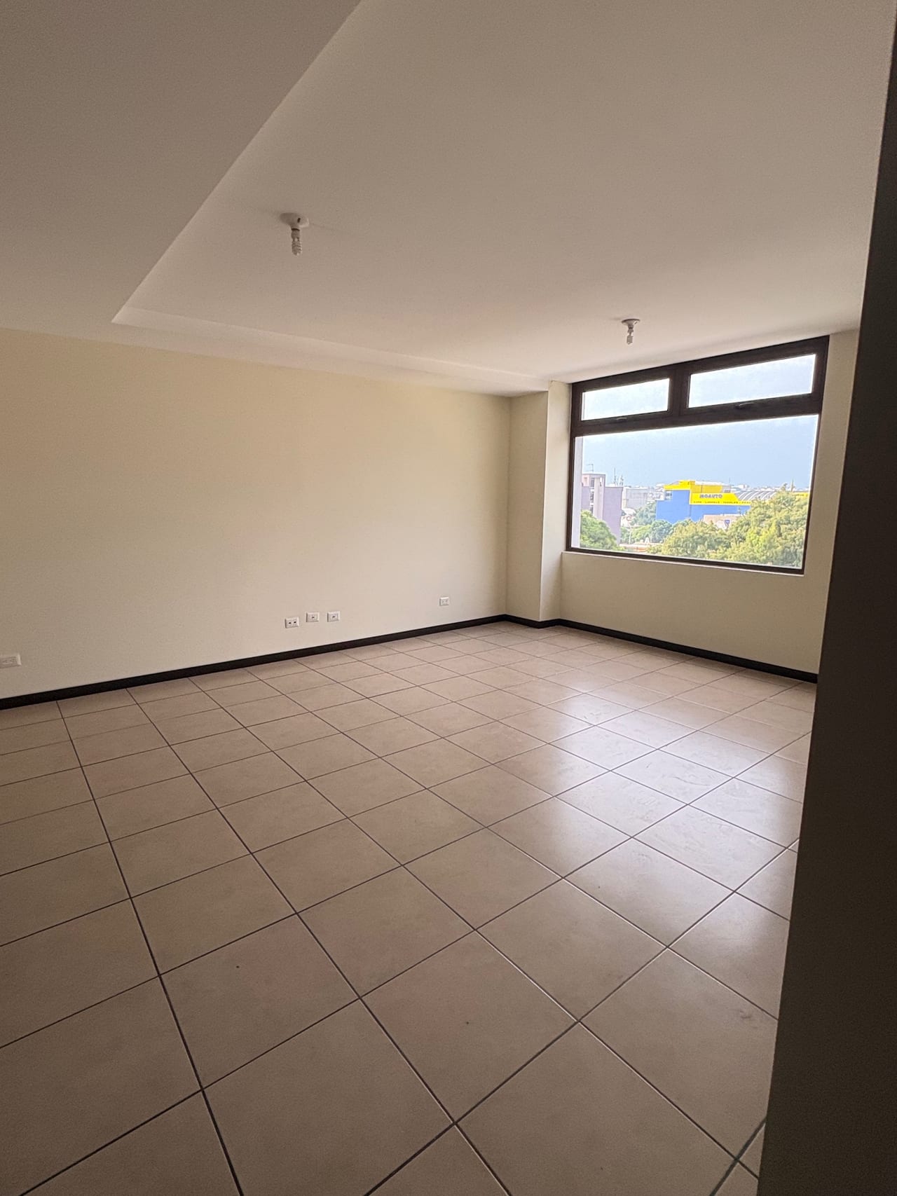 Amplio apartamento en venta zona 9 — Apartamento en Venta en Torre Barcelona, Zona 9, Guatemala, Ciudad — foto 3 de 17