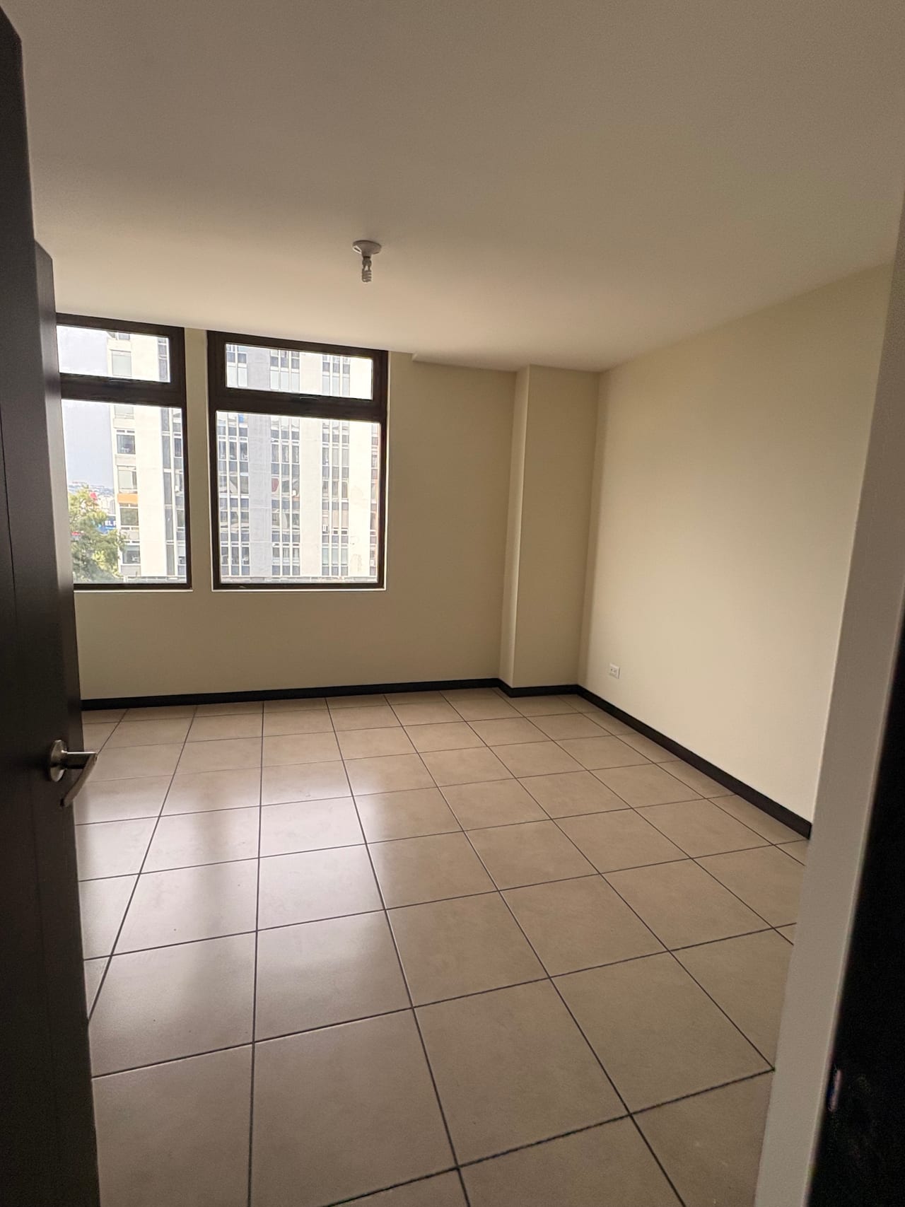 Amplio apartamento en venta zona 9 — Apartamento en Venta en Torre Barcelona, Zona 9, Guatemala, Ciudad — foto 4 de 17