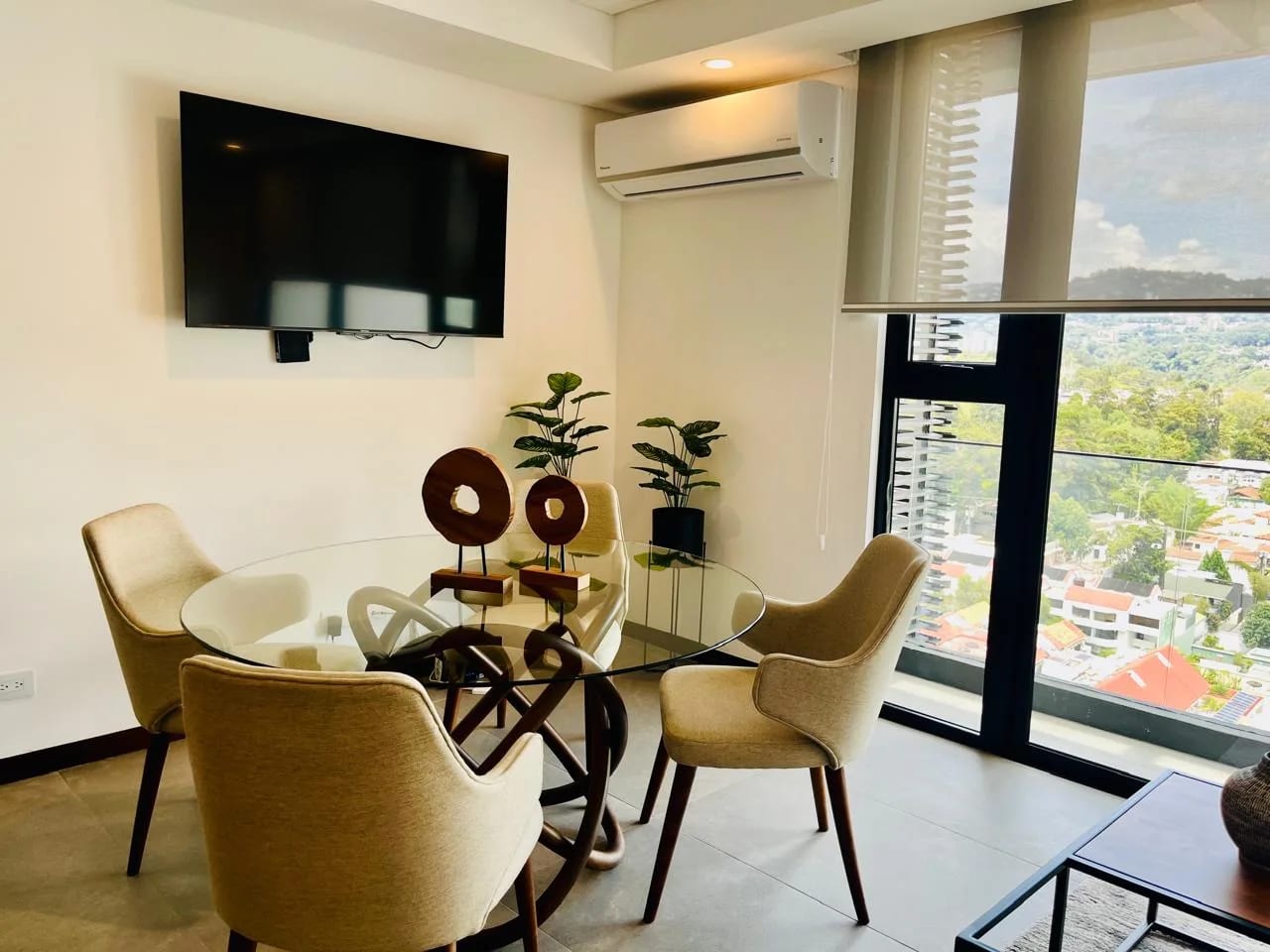 Lindo apartamento amueblado zona 14 — Apartamento en Alquiler en Zona 14, Guatemala, Ciudad — foto 4 de 6