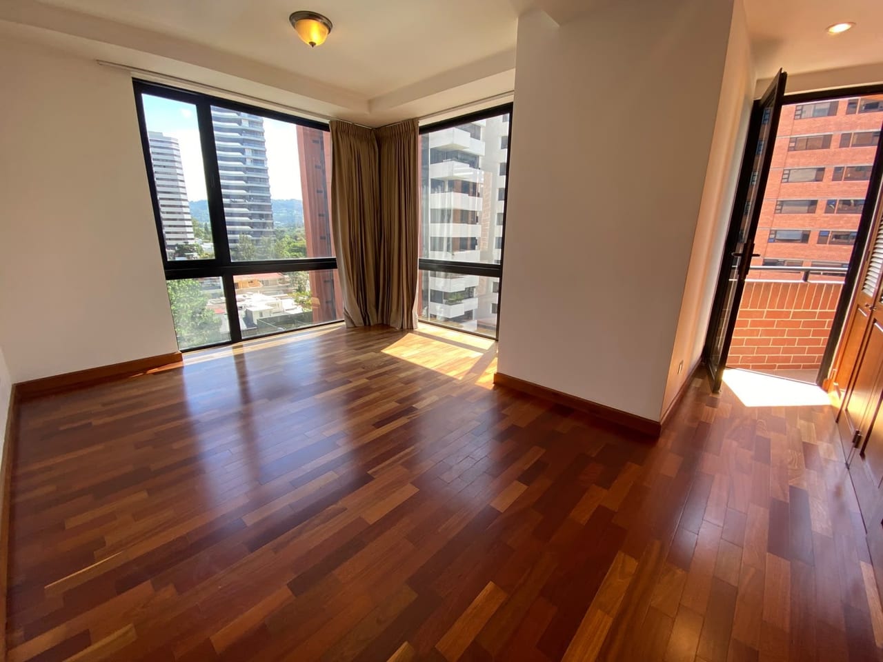 Apartamento en Alquiler Zona 14 — Apartamento en Alquiler en Zona 14, Guatemala, Ciudad — foto 3 de 4