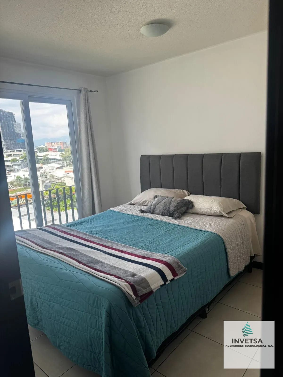 Edificio A4, Zona 4 - APARTAMENTO EN RENTA SEMI AMUEBLADO — Apartamento en Alquiler en Zona 4, Guatemala, Ciudad — foto 4 de 15