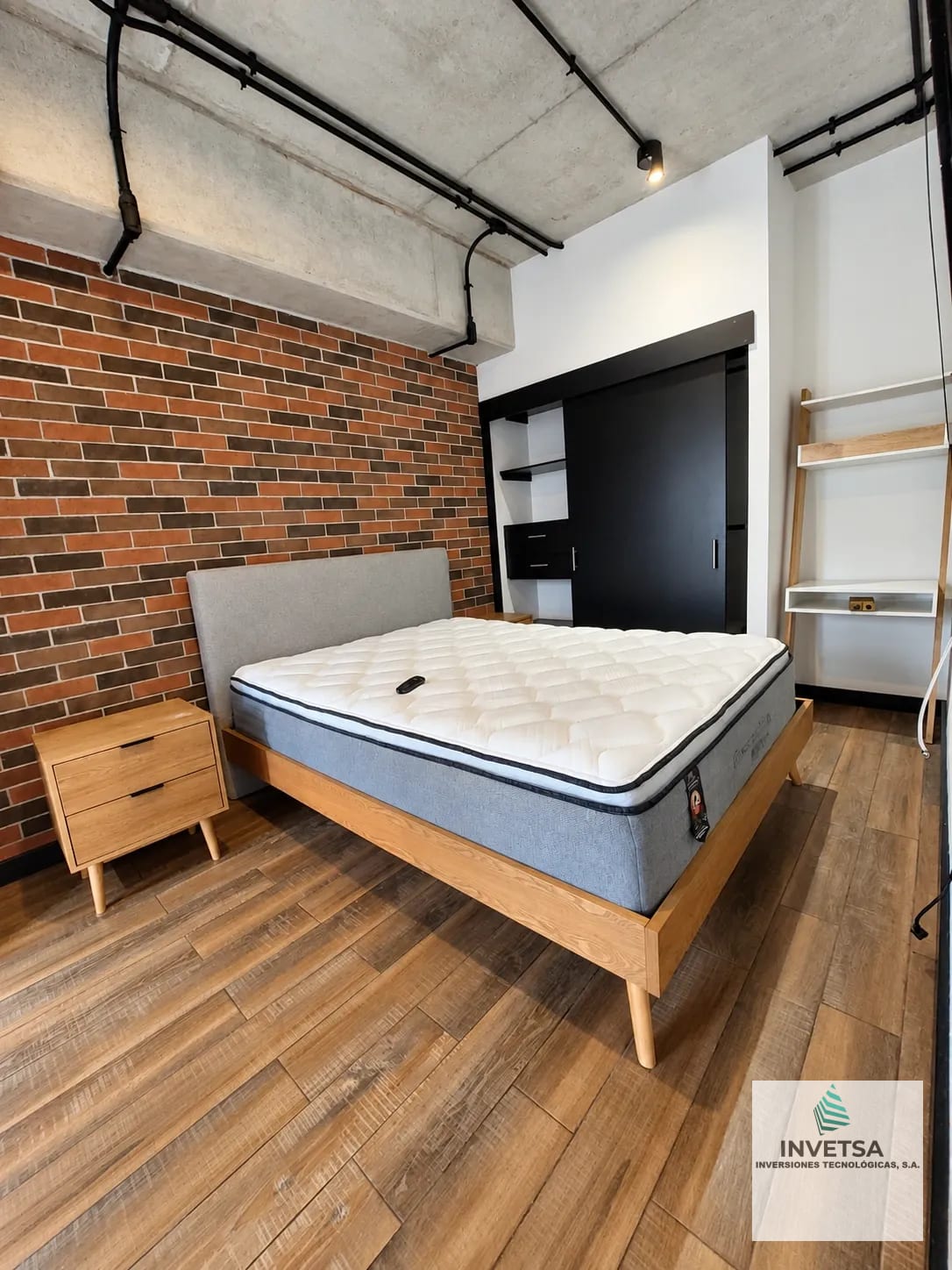 Dormitorio principal — APARTAMENTO EN RENTA - La Villa, Edificio Zoe Zona 14 — Apartamento en Alquiler en Zoe Apartments, Zona 14, Guatemala, Ciudad — foto 6 de 16