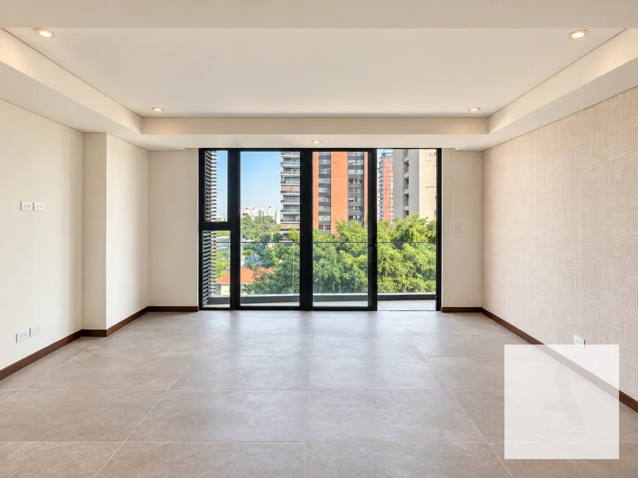 Sala — Apartamento en renta | Reserva 5ta Avenida, Zona 14 | 3 habitaciones — Apartamento en Alquiler en Quinta Avenida, Zona 14, Guatemala, Ciudad — foto 7 de 15