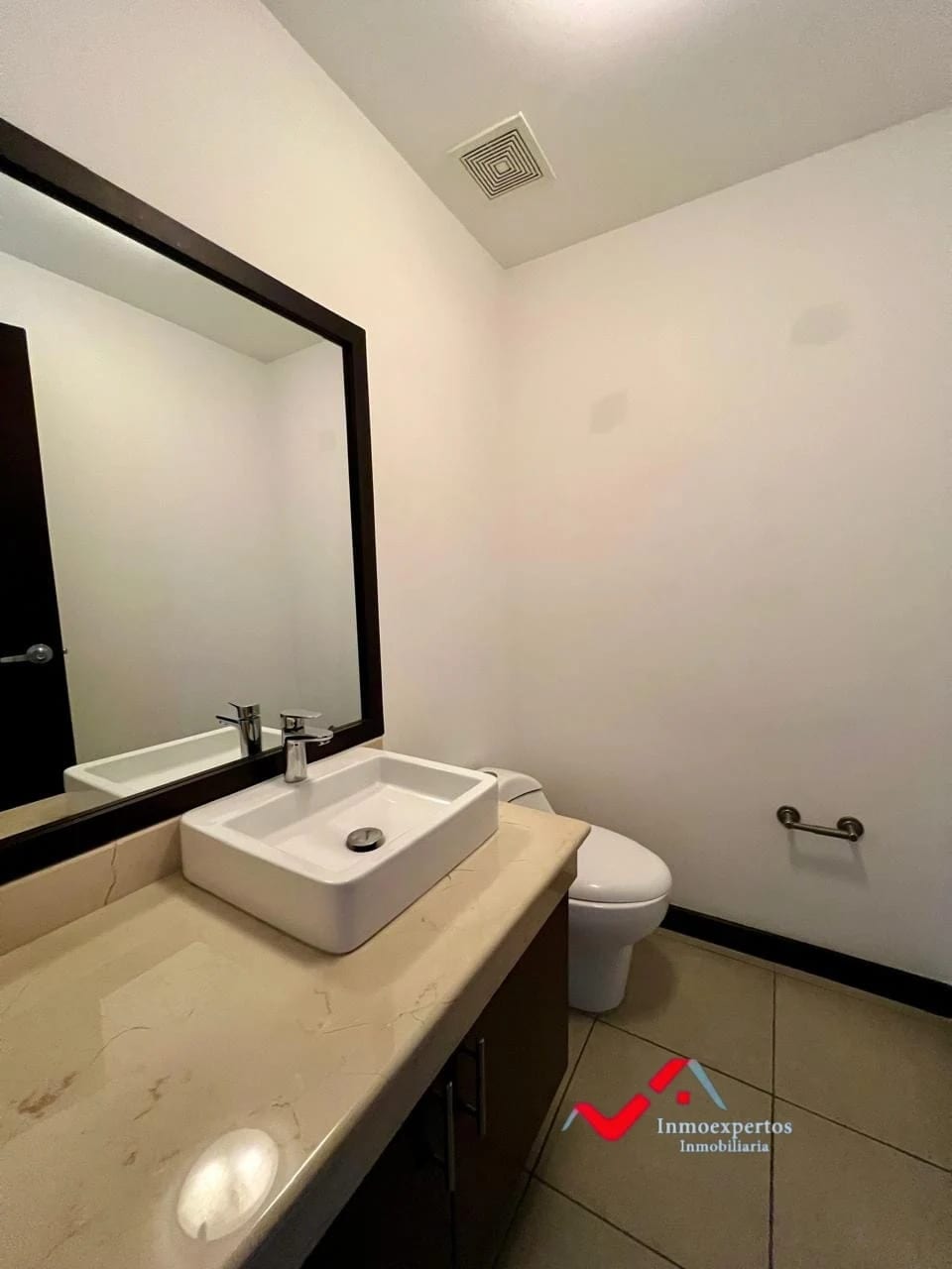 APARTAMENTO EN RENTA EN ZONA 14, EDIFICIO ATTICA — Apartamento en Alquiler en Attica, Zona 14, Guatemala, Ciudad — foto 2 de 17