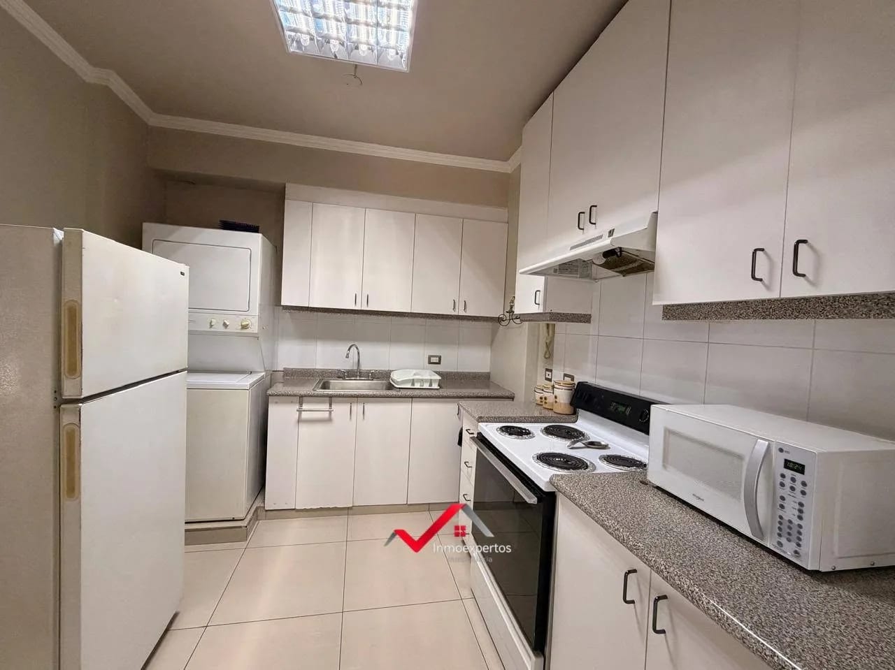 Apartamento con Amplia Terraza , Zona 14 — Apartamento en Alquiler en Zona 14, Guatemala, Ciudad — foto 2 de 9