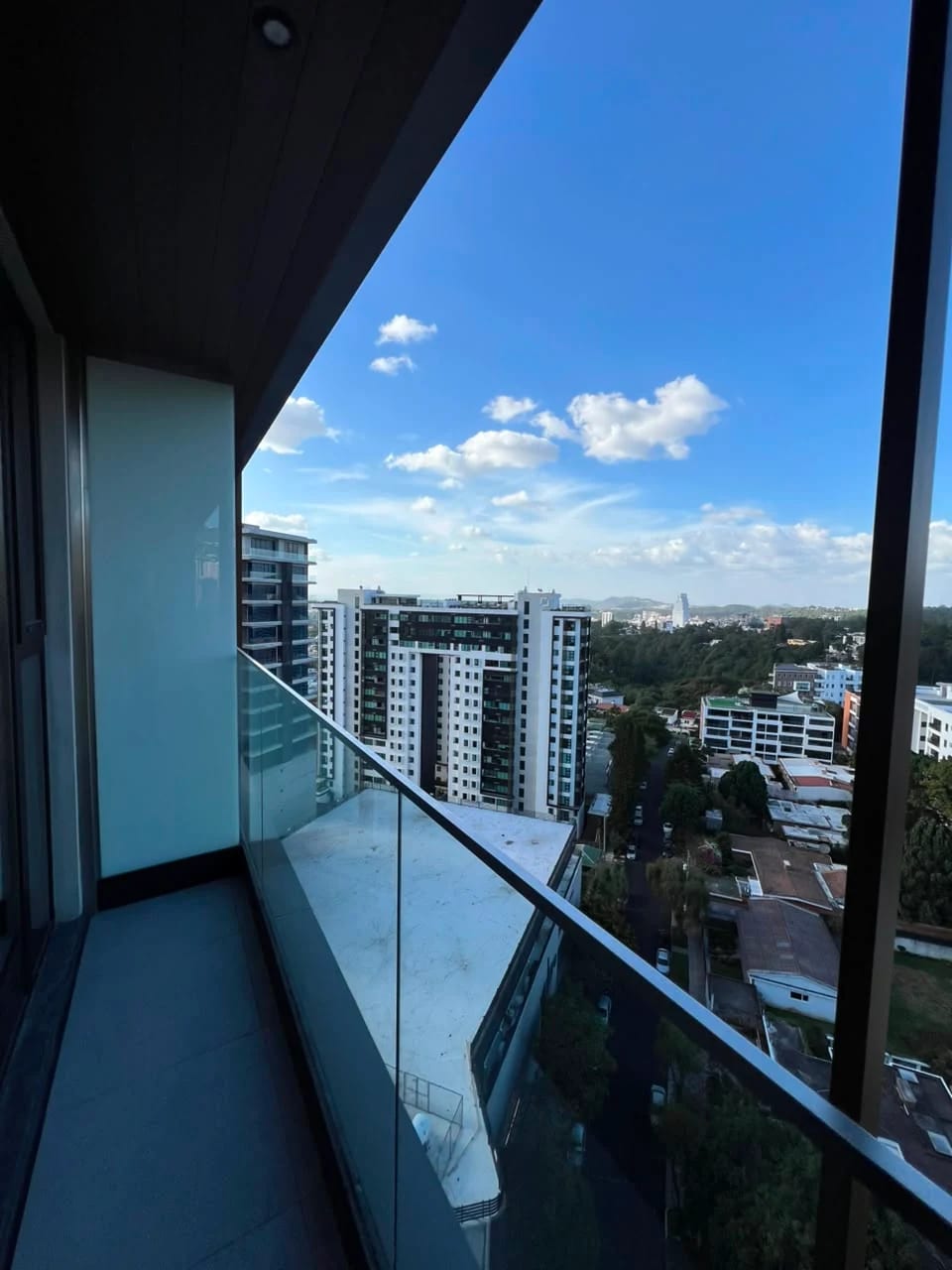 Apartamento en Renta, Zona 15 Edificio Guara Vista Hermosa 1 — Apartamento en Alquiler en Zona 15, Guatemala, Ciudad — foto 1 de 12