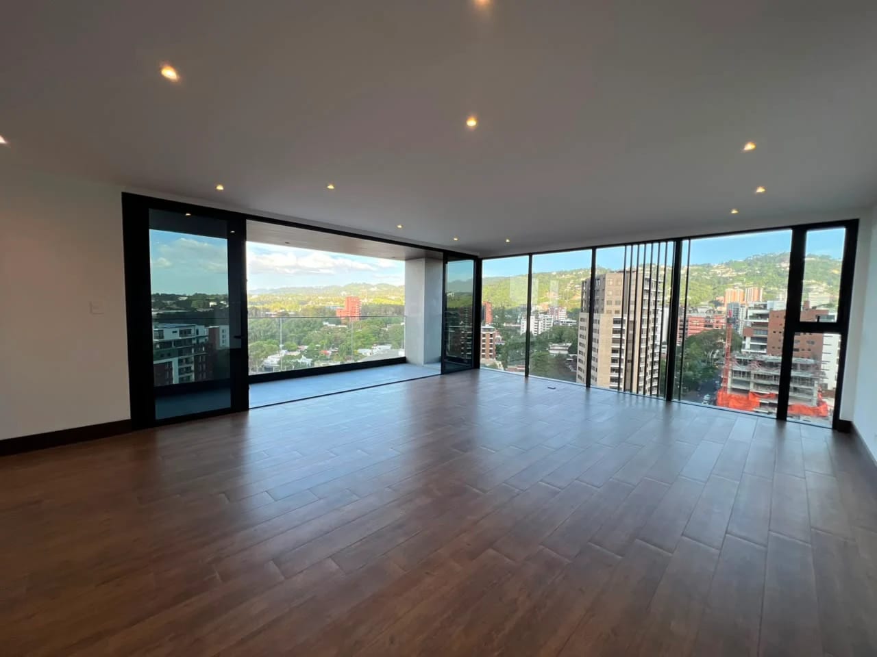 Apartamento en Renta, Zzona 15 Edificio Gaura Vista Hermosa 1 — Apartamento en Alquiler en Gaura, Zona 15, Guatemala, Ciudad — foto 1 de 12