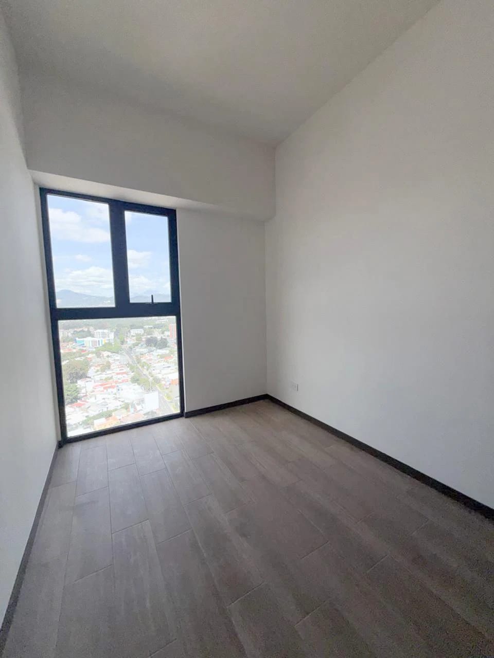 Espectacular apartamento de tres dormitorios en zona 11 Mariscal — Apartamento en Venta en Zona 11, Guatemala, Ciudad — foto 9 de 15