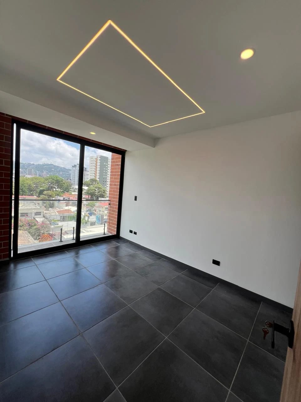 Lindo apartamento de dos dormitorios — Apartamento en Alquiler en Zona Viva, Zona 10, Guatemala, Ciudad — foto 3 de 17