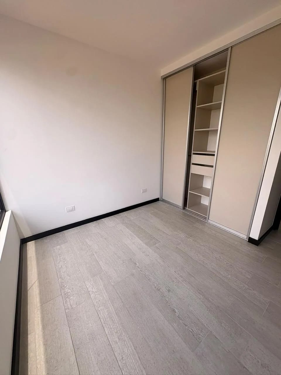 Dormitorio 3 — Amplio apartamento en VERDU ZONA 13, 99.96mtr2 Tres dormitorios — Apartamento en Venta en Verdú, Zona 13, Guatemala, Ciudad — foto 10 de 13