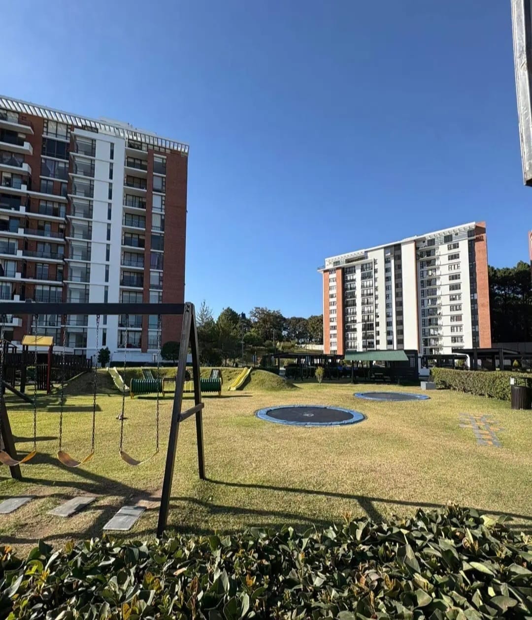 Apartamento amplio en renta en zona 16 edificio 2021 boulevard Acatán — Apartamento en Alquiler en Zona 16, Guatemala, Ciudad — foto 3 de 13