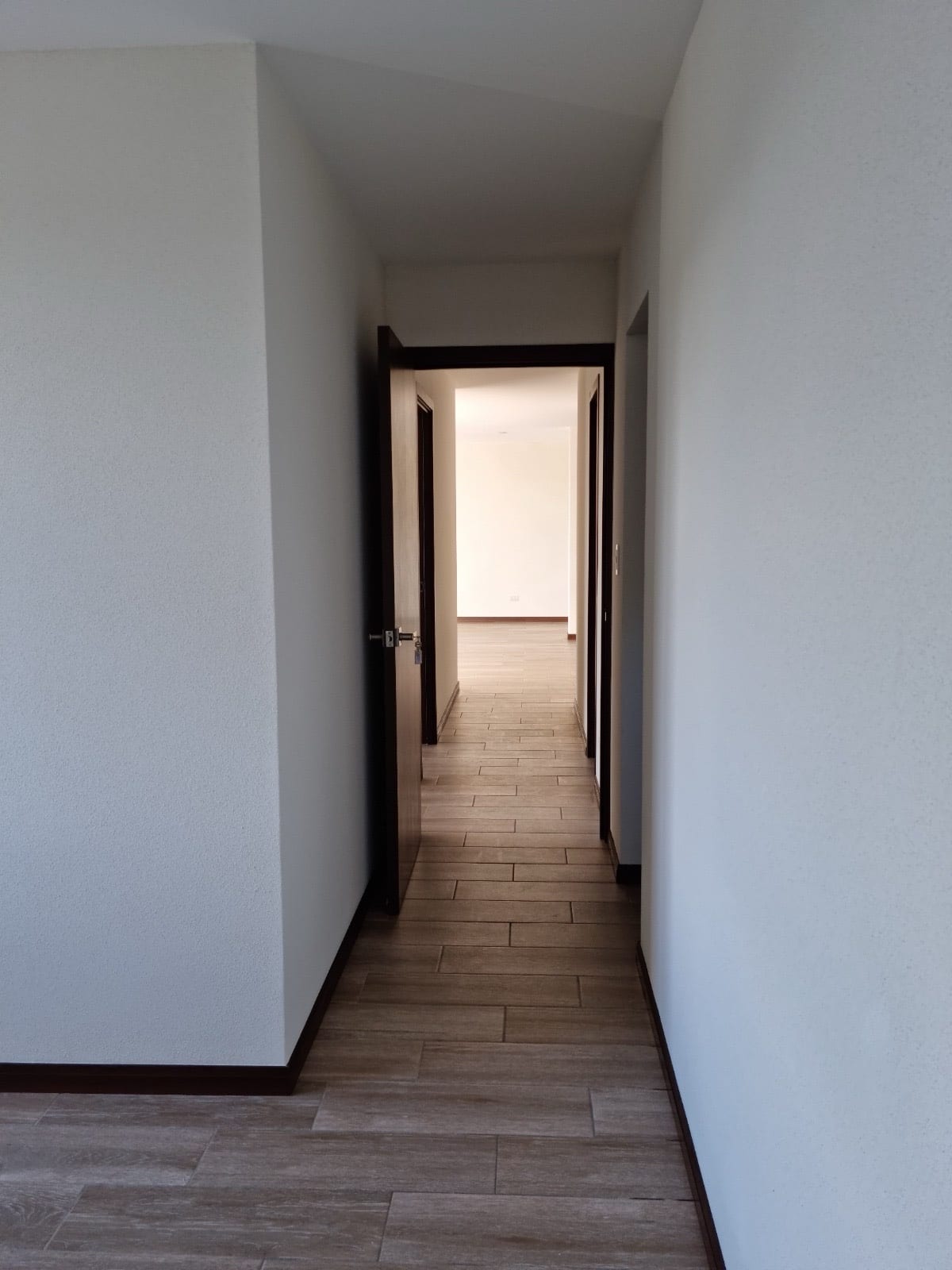 Apartamento amplio en renta en zona 16 edificio 2021 boulevard Acatán — Apartamento en Alquiler en Zona 16, Guatemala, Ciudad — foto 12 de 13