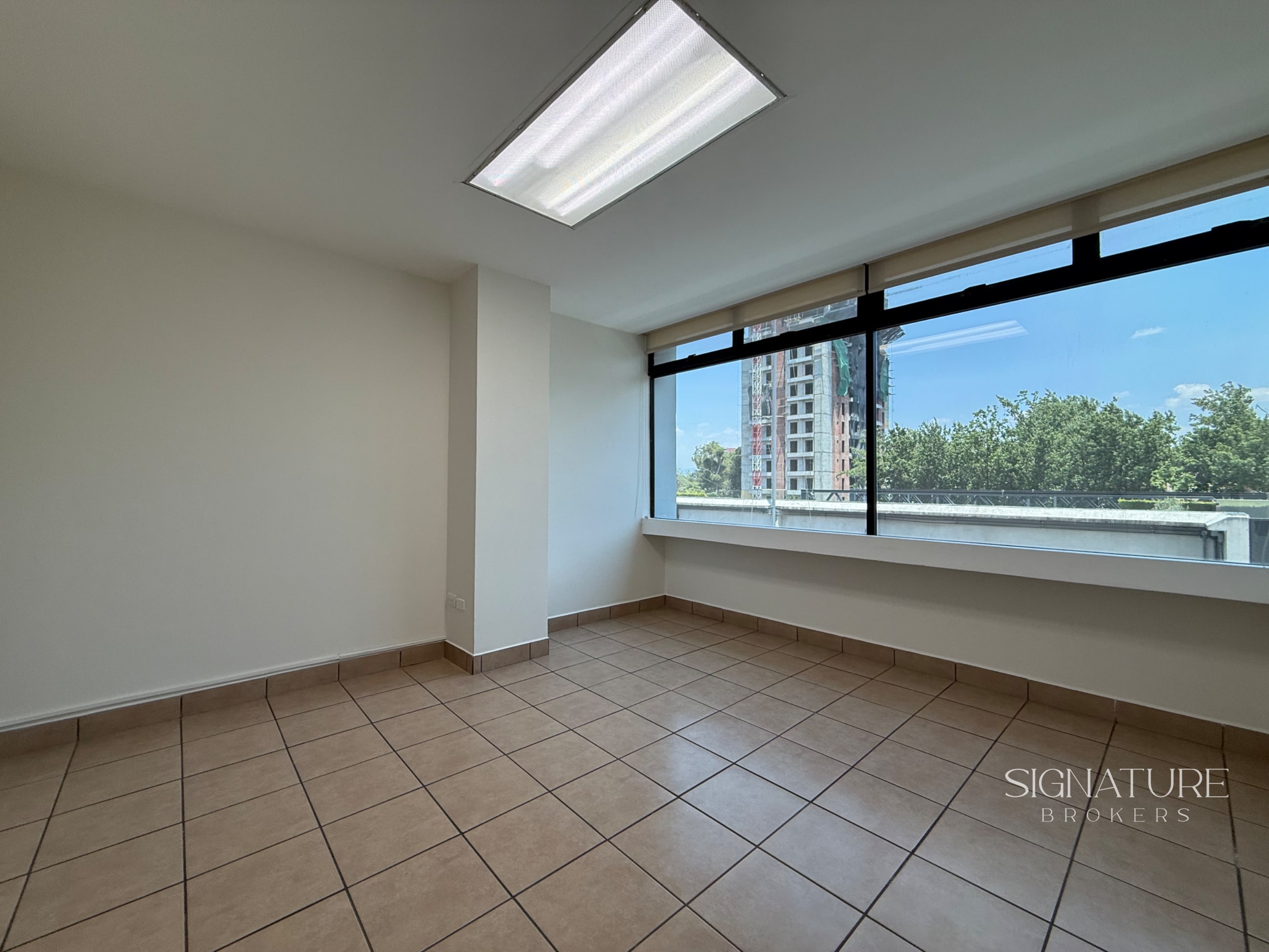 Oficina en Renta - La Rambla, Zona 14 - 1