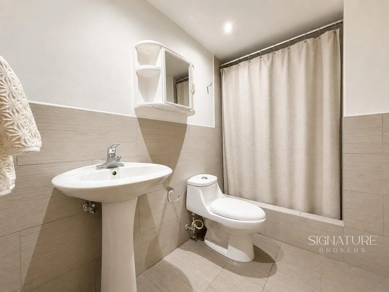 Apartamento amueblado en renta - Condado La Villa, zona 14 — Apartamento en Alquiler en Condado La Villa, Zona 14, Guatemala, Ciudad — foto 9 de 9