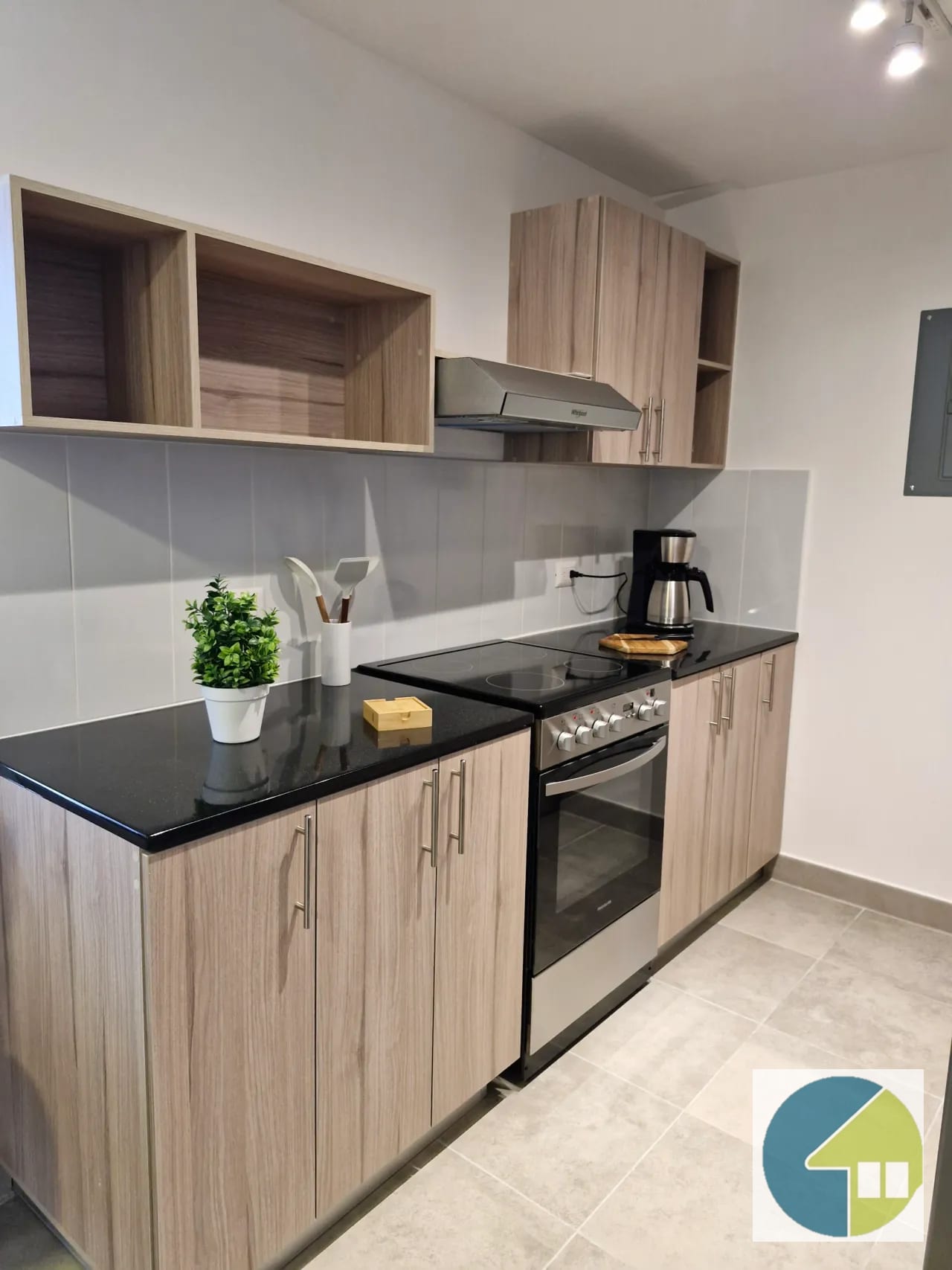 Cocina — Apartamento Amueblado y Equipado en Zona 10 — Apartamento en Venta en Fiamene, Zona 10, Guatemala, Ciudad — foto 2 de 15