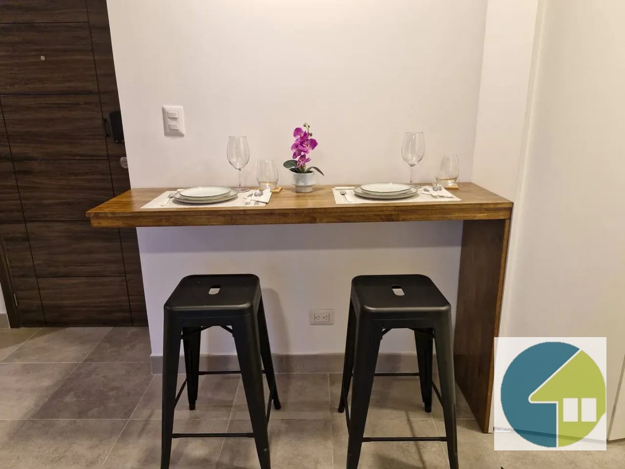 Comedor — Apartamento amueblado y equipado en venta en zona 10 — Apartamento en Venta en Fiamene, Zona 10, Guatemala, Ciudad — foto 5 de 14