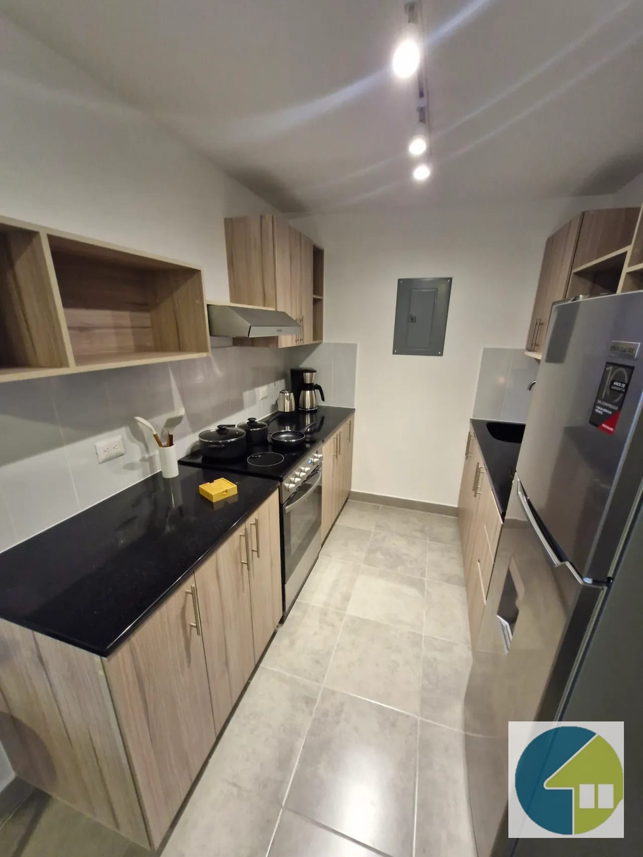Cocina — Apartamento amueblado y equipado en venta en zona 10 — Apartamento en Venta en Fiamene, Zona 10, Guatemala, Ciudad — foto 4 de 14