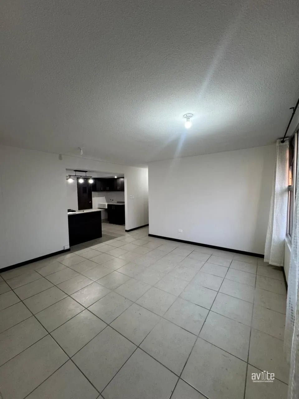 Apartamento nivel medio, Condado Naranjo en alquiler. — Apartamento en Venta en Condado Naranjo, Zona 4 Mixco, Guatemala, Ciudad — foto 2 de 11