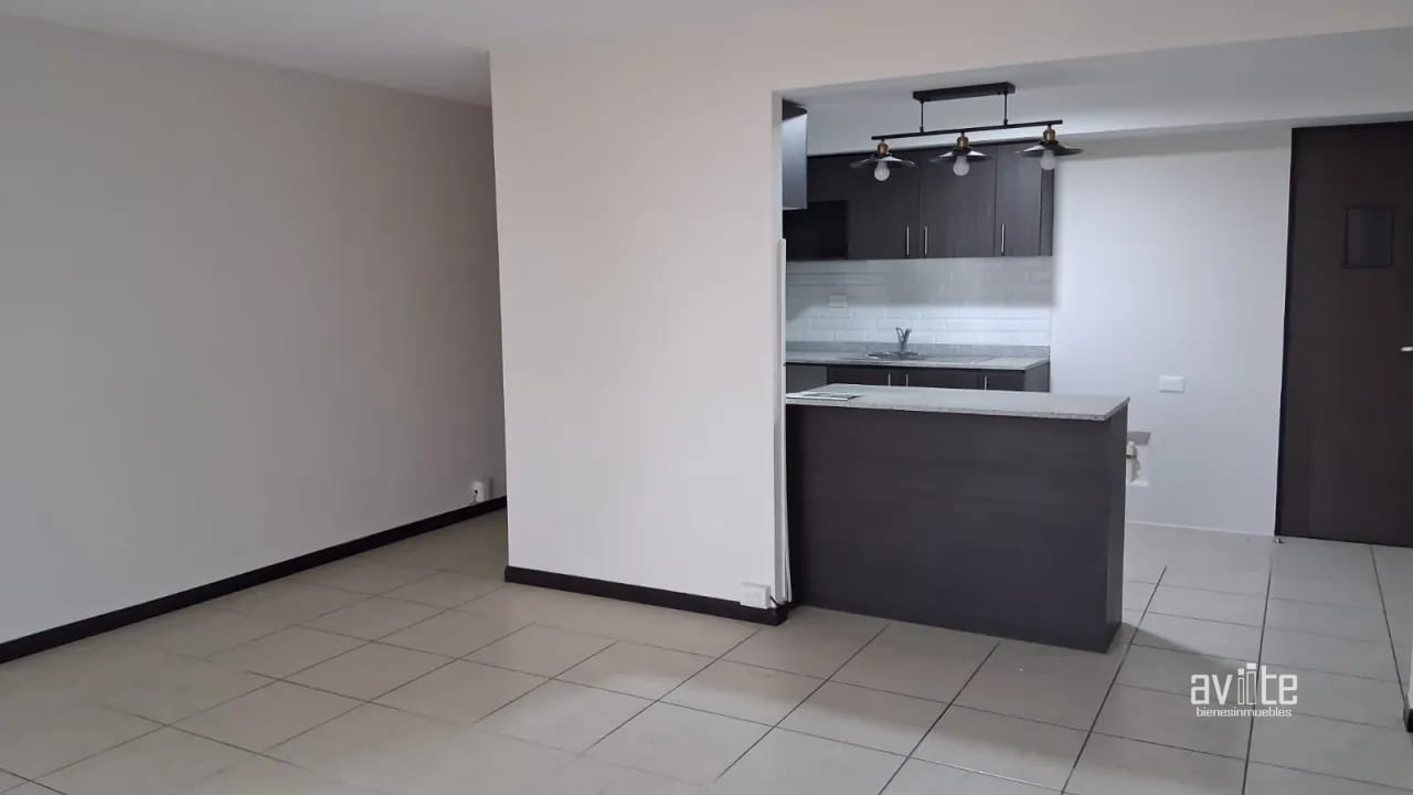 Apartamento nivel medio, Condado Naranjo en alquiler. — Apartamento en Venta en Condado Naranjo, Zona 4 Mixco, Guatemala, Ciudad — foto 7 de 11