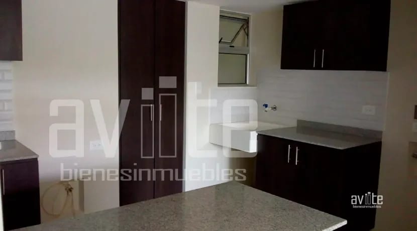 Apartamento con jardín, en alquiler. Condado Naranjo — Apartamento en Alquiler en Condado Naranjo, Zona 4 Mixco, Guatemala, Ciudad — foto 8 de 11