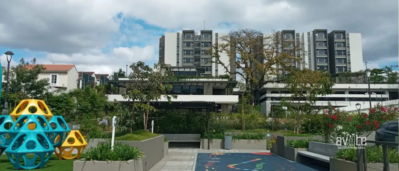 Apartamento con jardín, en alquiler. Condado Naranjo — Apartamento en Alquiler en Condado Naranjo, Zona 4 Mixco, Guatemala, Ciudad — foto 1 de 11