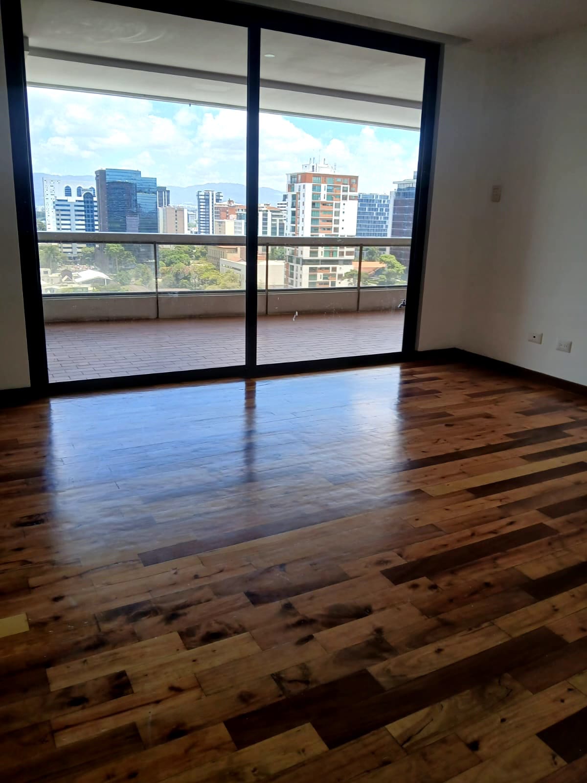 Apartamento en Venta / Nivel Alto Tiffany II Z.10 — Apartamento en Venta en Zona 10, Guatemala, Ciudad — foto 7 de 11