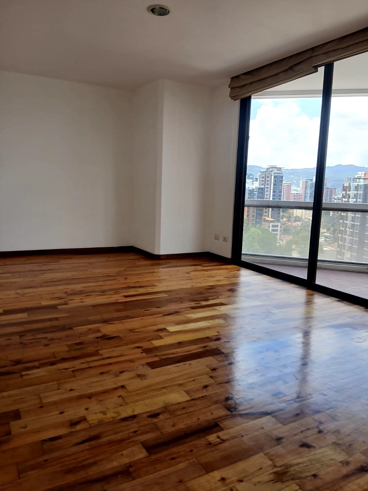 Apartamento en Venta / Nivel Alto Tiffany II Z.10 — Apartamento en Venta en Zona 10, Guatemala, Ciudad — foto 8 de 11