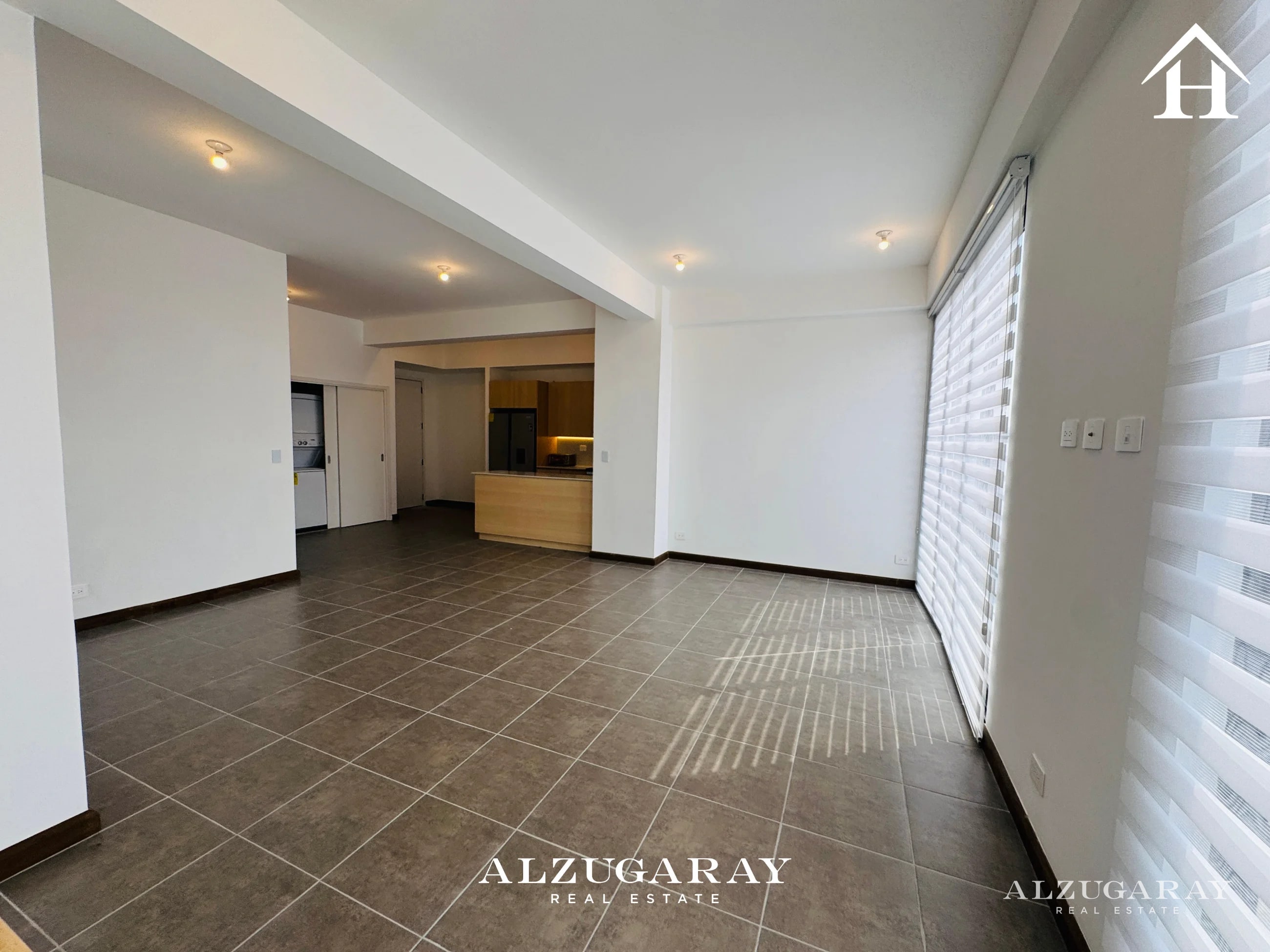 PENTHOUSE CON VISTA - 2 HAB. / EDIF. ZONA 15 - 3