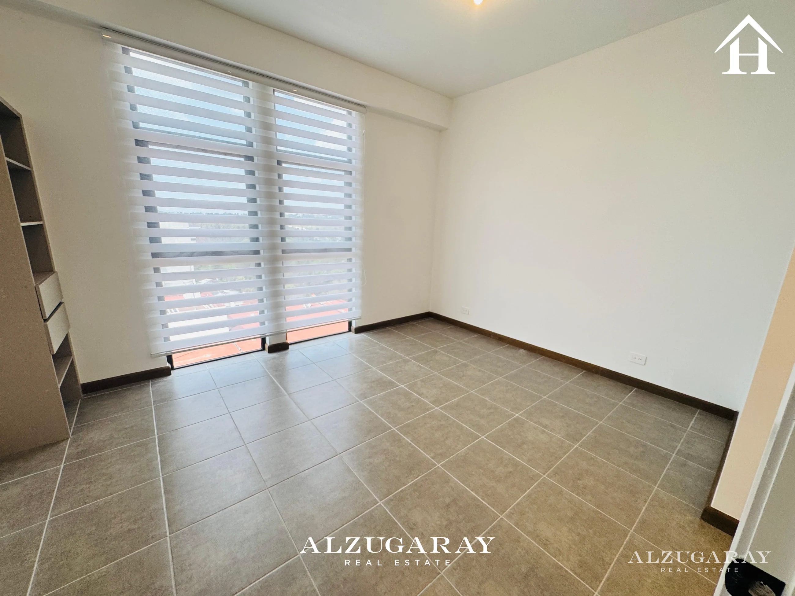 PENTHOUSE CON VISTA - 2 HAB. / EDIF. ZONA 15 - 4