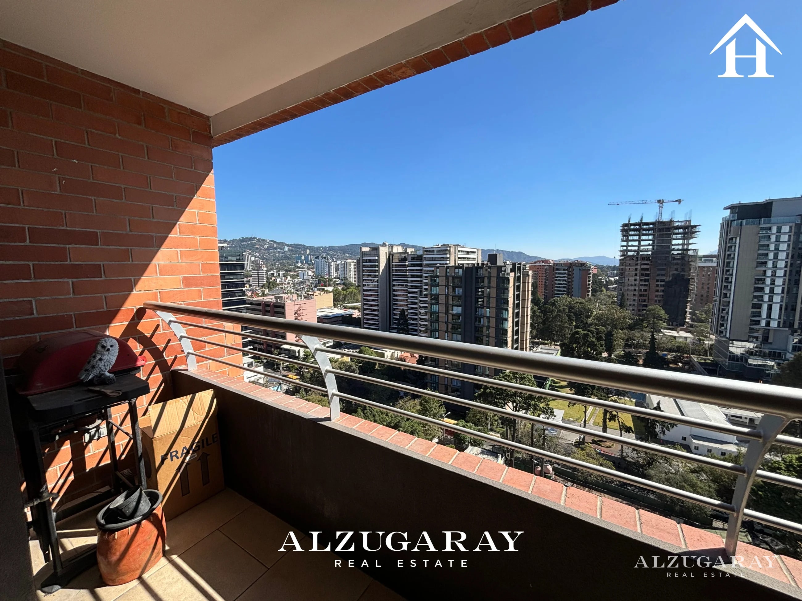 APARTAMENTO AMUEBLADO C/ LINDA VISTA - 3 HAB. NIVEL ALTO ZONA 10 — Apartamento en Alquiler en Zona 10, Guatemala, Ciudad — foto 3 de 11