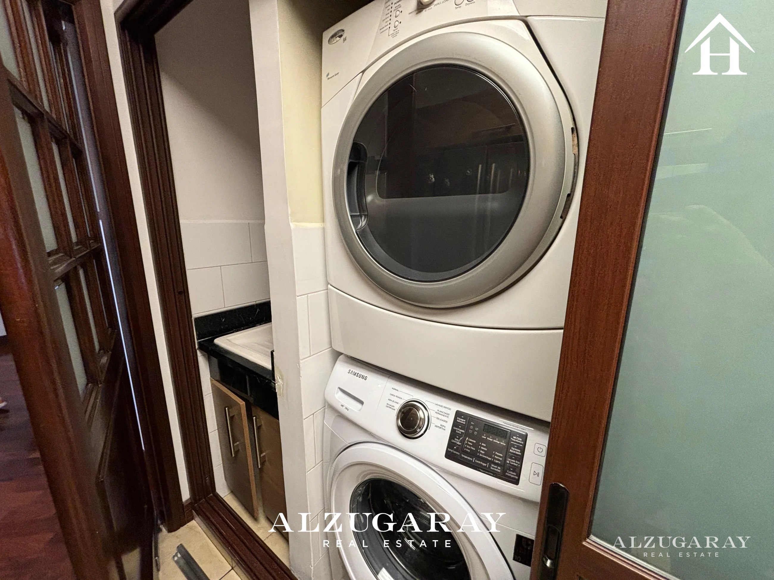 APARTAMENTO AMUEBLADO C/ LINDA VISTA - 3 HAB. NIVEL ALTO ZONA 10 — Apartamento en Alquiler en Zona 10, Guatemala, Ciudad — foto 10 de 11