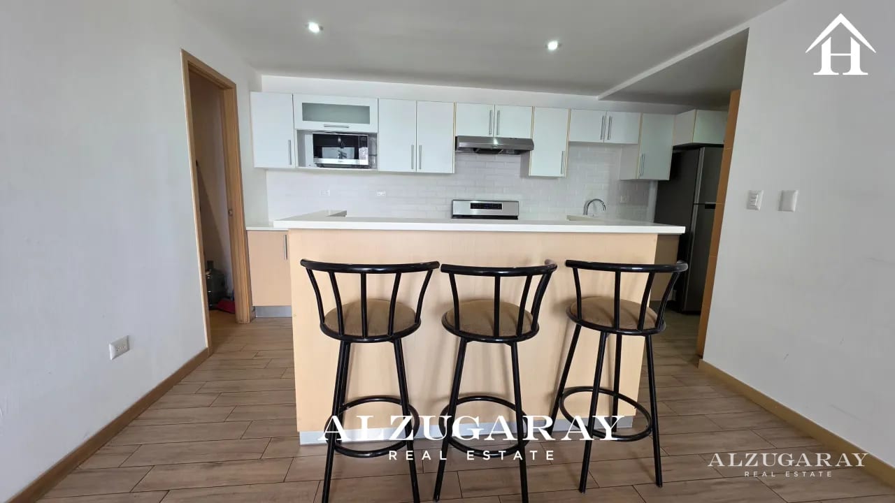 APTO MODERNO C/ 2 BALCONES - 2 HAB. / EDIFICIO EN ZONA 10 — Apartamento en Alquiler en Zona 10, Guatemala, Ciudad — foto 1 de 10