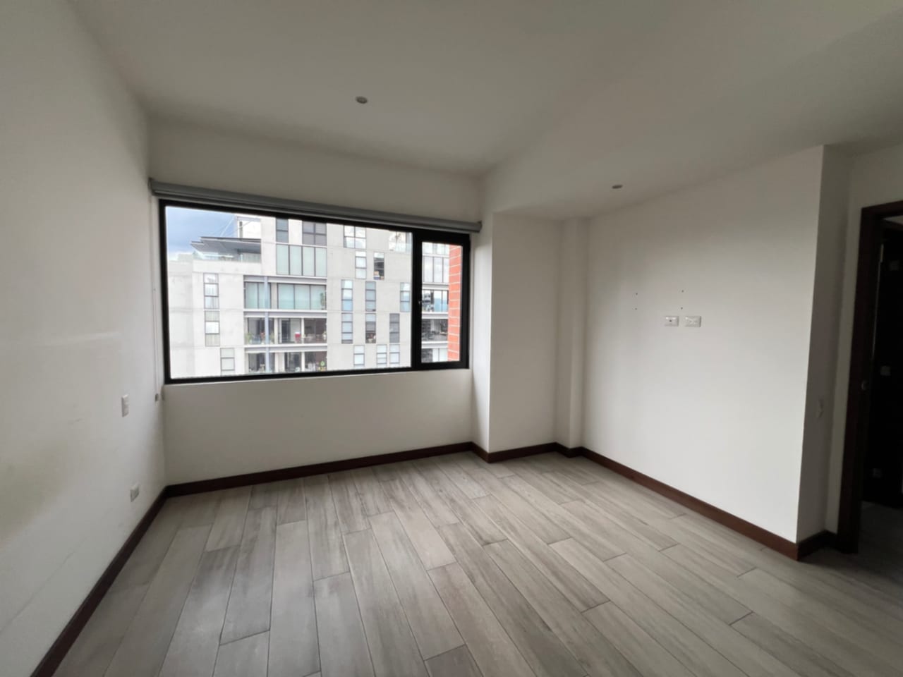 APARTAMENTO RENTA ZONA 14, EDIFIC IO NOVUS, 86 MTS2 , 2 DORMITORIOS, 2 PARQUEOS , BODEGA $1,300 + iva)(NO SE ACEPTA MASCOTA) AMENIDADES BUSINESS CENTER, ÁREA SOCIAL, PISCINA, GIMNASIO — Apartamento en Alquiler en Zona 14, Guatemala, Ciudad — foto 16 de 17