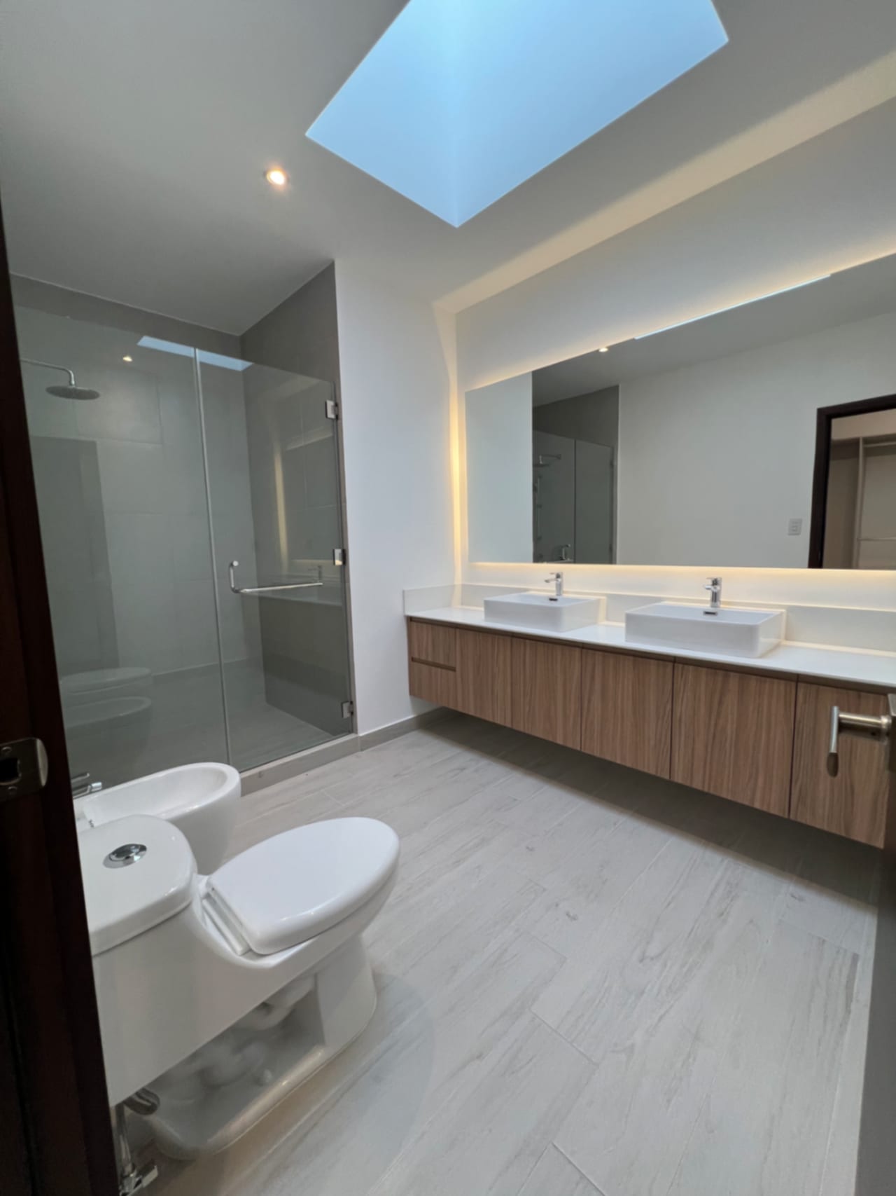 PENTHOUSE RENTA SPAZIO RESIDENCIAS, CON AIRE ACONDICIONADO ZONA 15, 135 MTS2 DE APTO + 96 MTS2 TERRAZA, 3 DORMITORIOS + DORM SERVICIO $4,580 + IVA — Apartamento en Venta en Zona 15, Guatemala, Ciudad — foto 5 de 7
