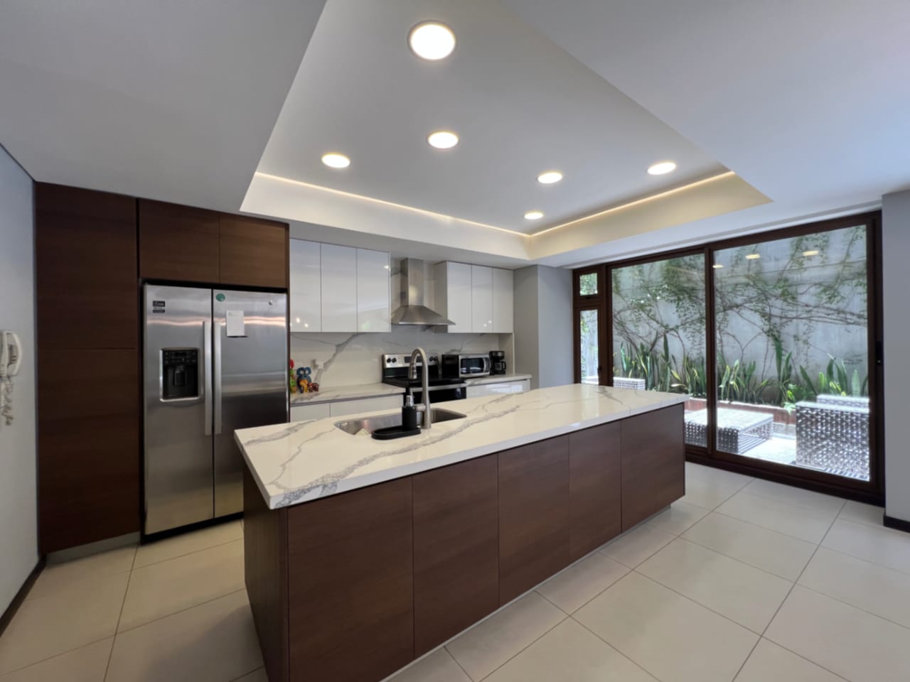 ZONA 14, APARTAMENTO VENTA 240 MTS2, 2 DORMITORIOS, 2 PARQUEOS $520,000 — Apartamento en Venta en Zona 14, Guatemala, Ciudad — foto 1 de 12