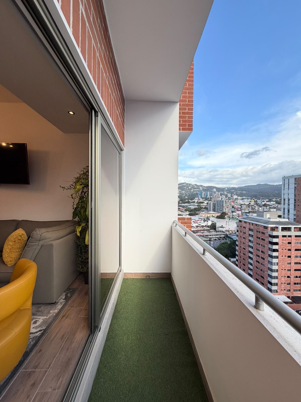 Apartamento Venta Zona 10, Casalini Diagonal 94 MTS2 - E Dormitorios — Apartamento en Venta en Zona 10, Guatemala, Ciudad — foto 4 de 8
