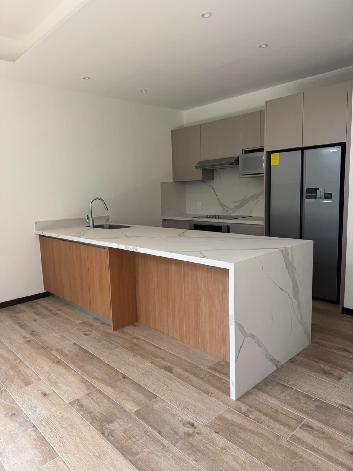 Dosento Zona 10 Oakland 2, Apartamento Renta 1 Dormitorio 68 MTS2 — Apartamento en Alquiler en Zona 10, Guatemala, Ciudad — foto 1 de 1