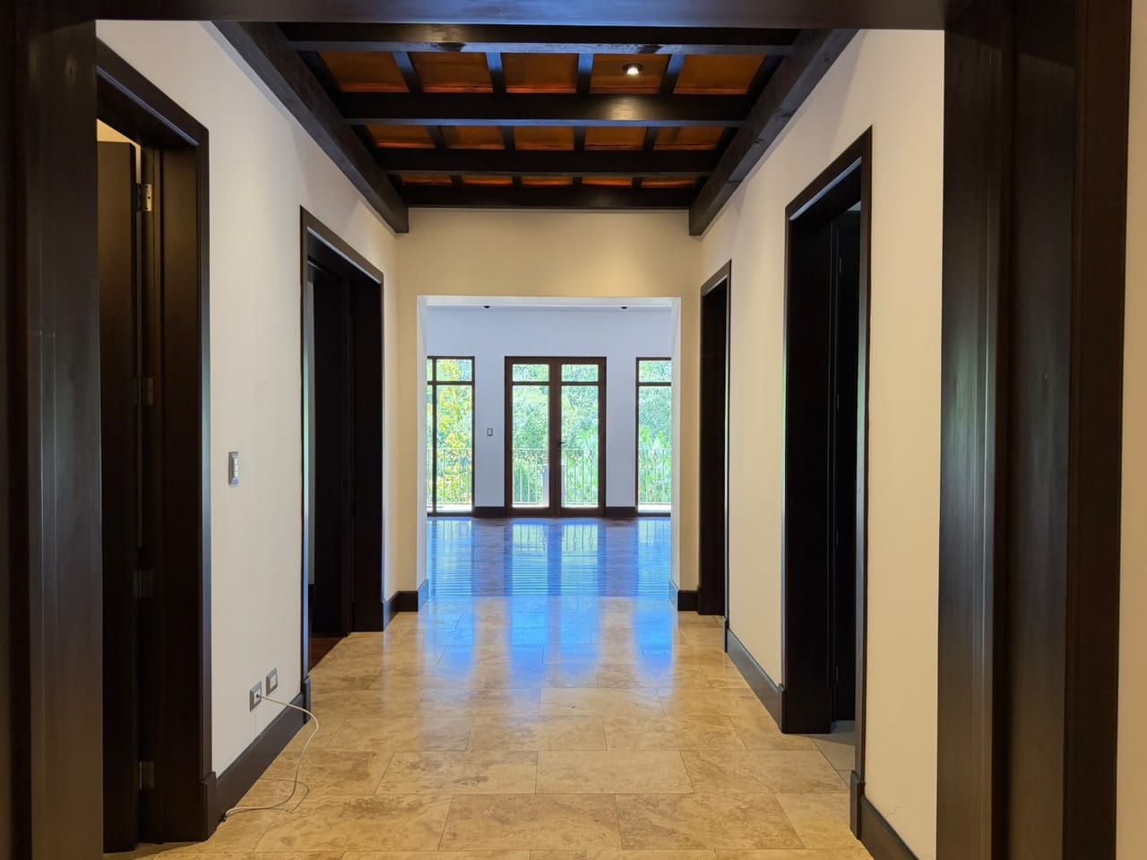 Apartamento Albereda de la Española 286MTS2 Dorm Servicio 2 Parqueos) — Apartamento en Alquiler en Muxbal, Guatemala, Ciudad — foto 9 de 16