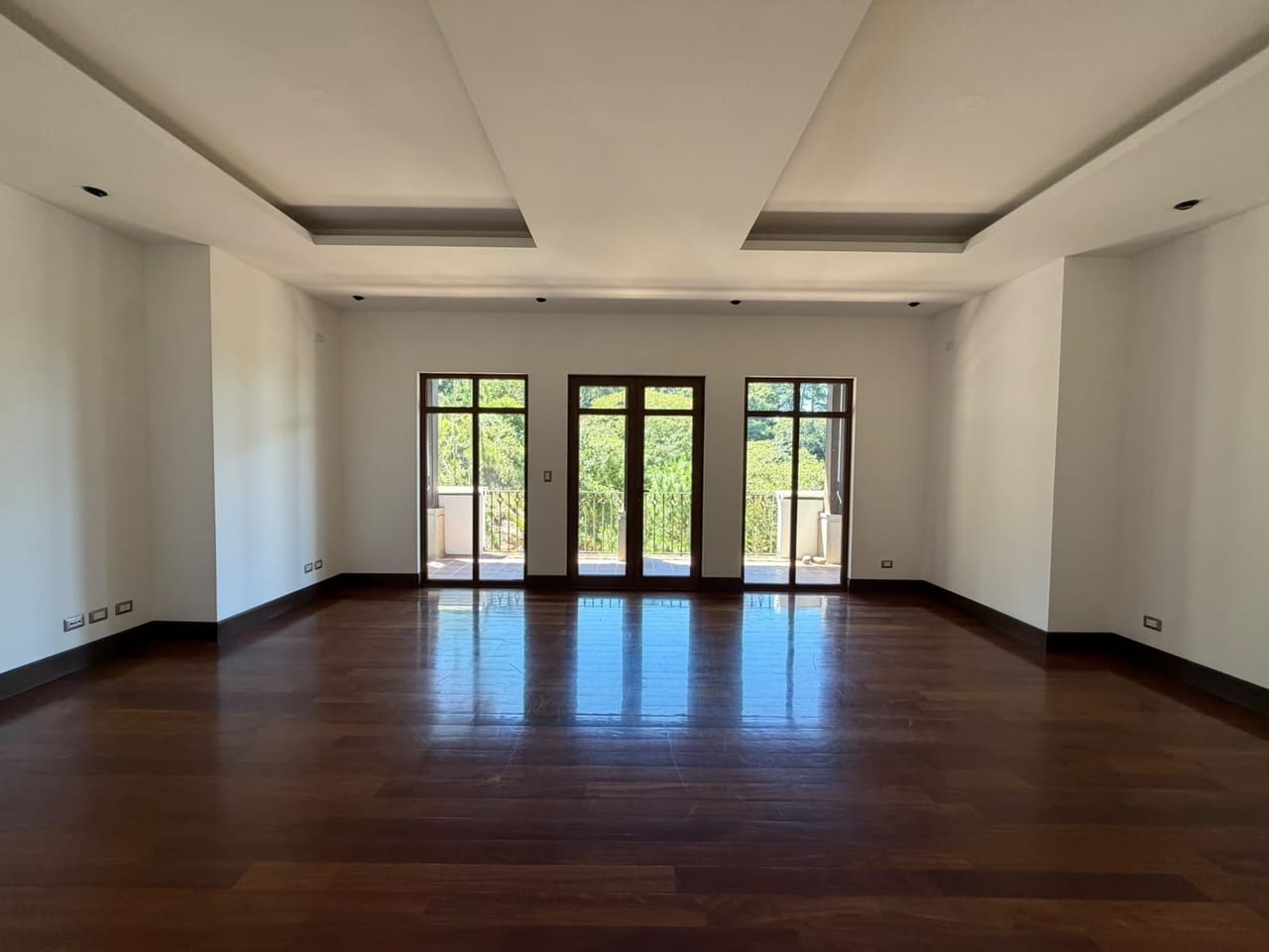 Apartamento Albereda de la Española 286MTS2 Dorm Servicio 2 Parqueos) — Apartamento en Alquiler en Muxbal, Guatemala, Ciudad — foto 1 de 16