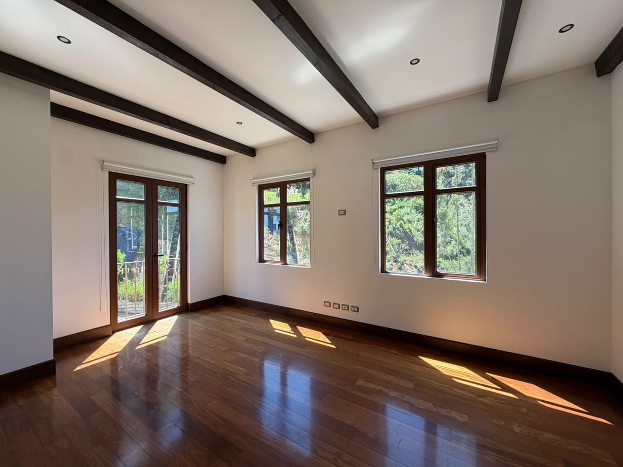Apartamento Albereda de la Española 286MTS2 Dorm Servicio 2 Parqueos) — Apartamento en Alquiler en Muxbal, Guatemala, Ciudad — foto 13 de 16