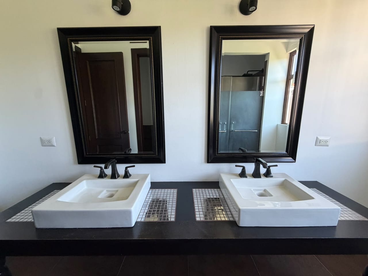 Apartamento Albereda de la Española 286MTS2 Dorm Servicio 2 Parqueos) — Apartamento en Alquiler en Muxbal, Guatemala, Ciudad — foto 14 de 16