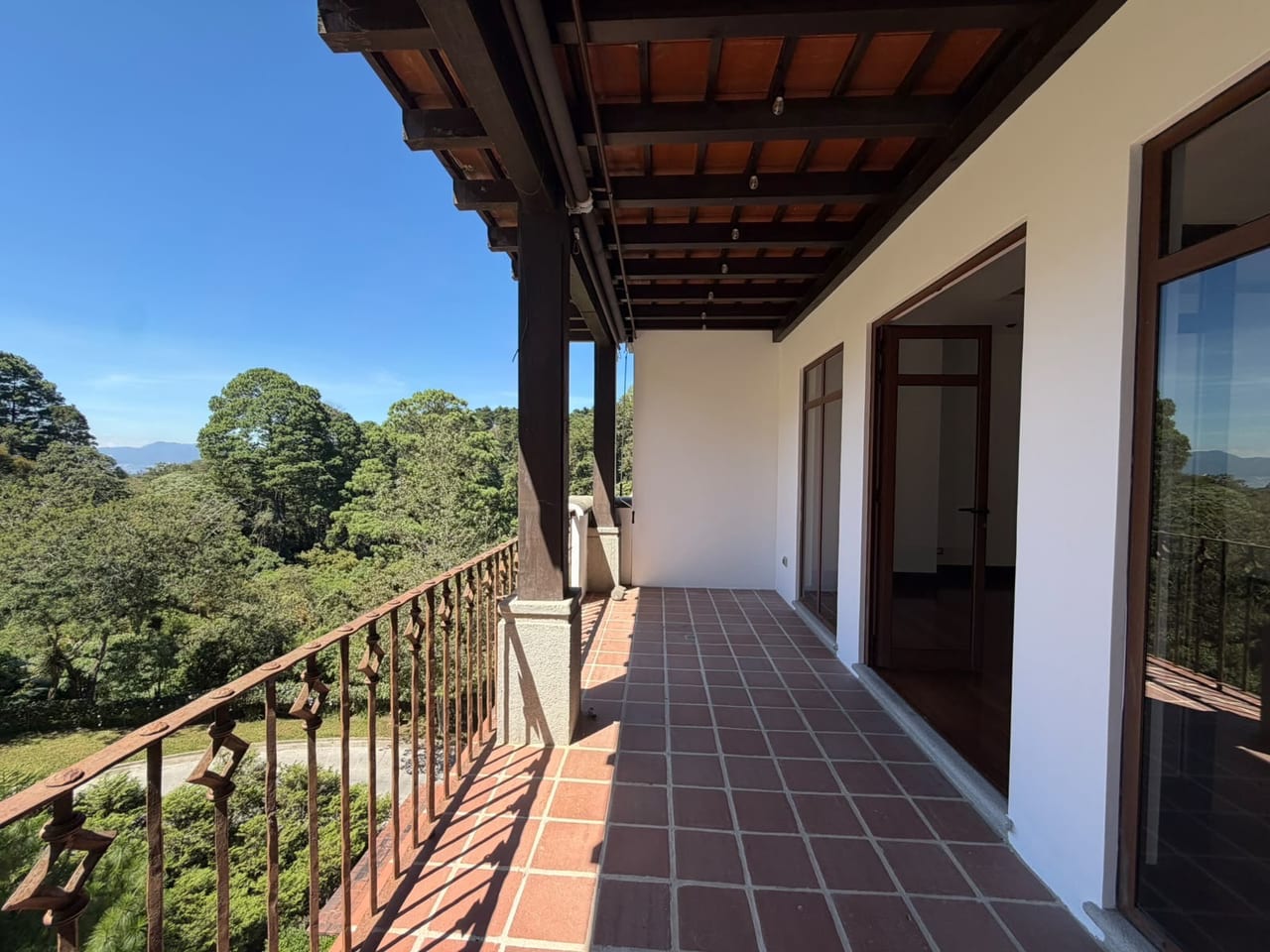 Apartamento Albereda de la Española 286MTS2 Dorm Servicio 2 Parqueos) — Apartamento en Alquiler en Muxbal, Guatemala, Ciudad — foto 15 de 16