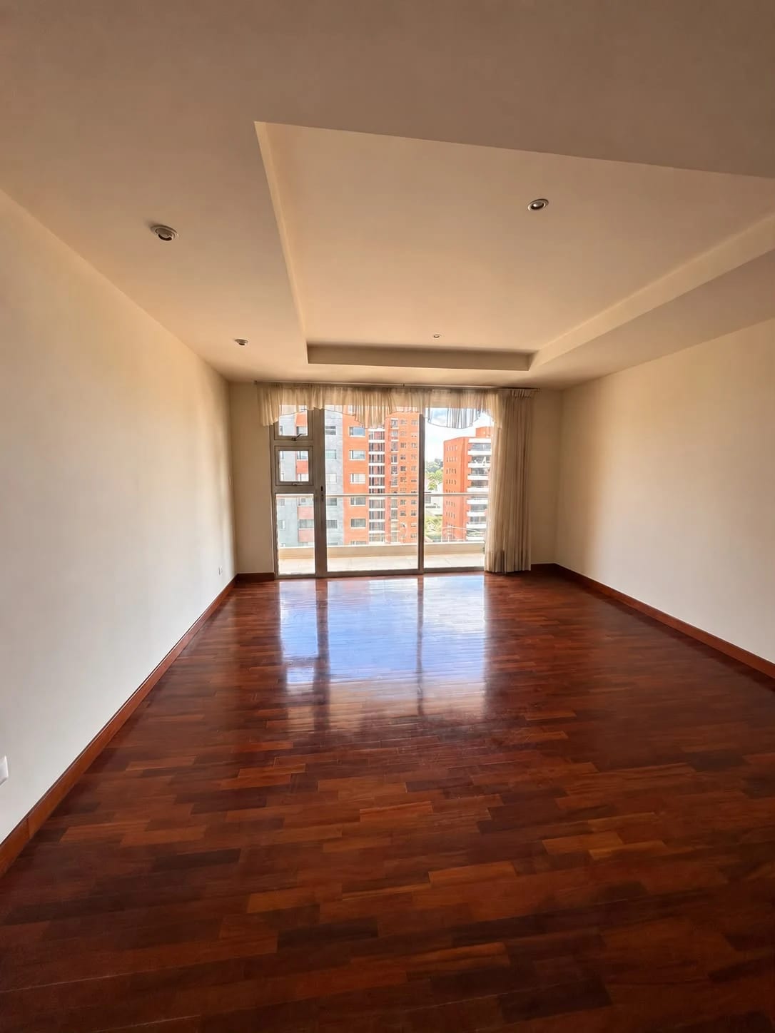 Amplio Apartamento en Venta Zona 14 a una Cuadra de las Americas — Apartamento en Venta en Akoya, Zona 14, Guatemala, Ciudad — foto 6 de 17