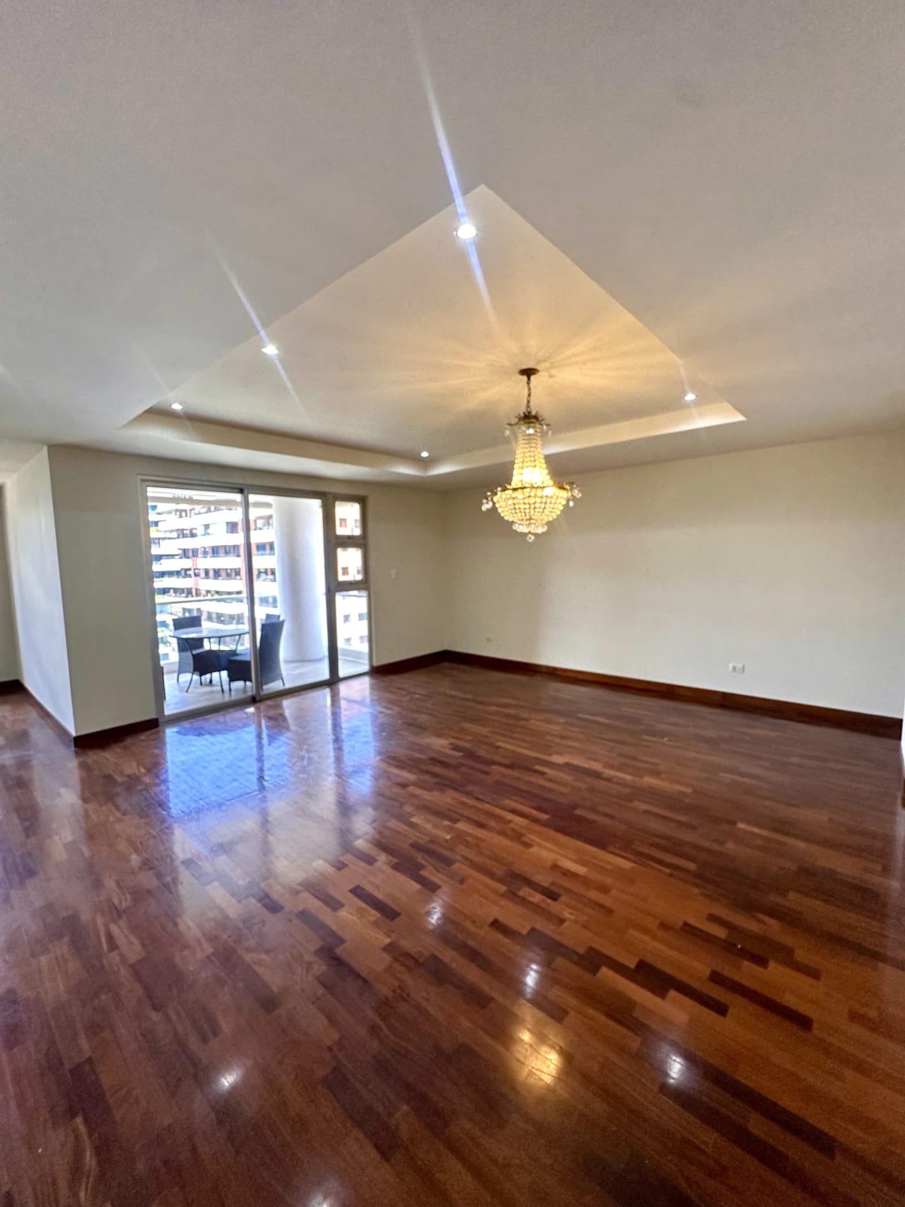 Amplio Apartamento en Venta Zona 14 a una Cuadra de las Americas — Apartamento en Venta en Akoya, Zona 14, Guatemala, Ciudad — foto 9 de 17