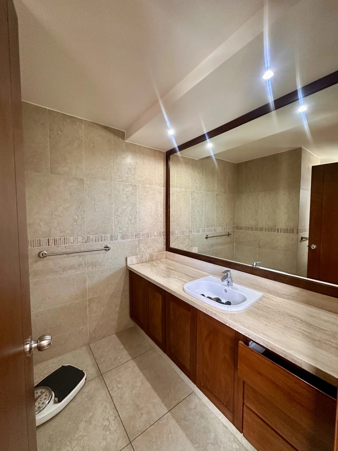 Amplio Apartamento en Venta Zona 14 a una Cuadra de las Americas — Apartamento en Venta en Akoya, Zona 14, Guatemala, Ciudad — foto 14 de 17