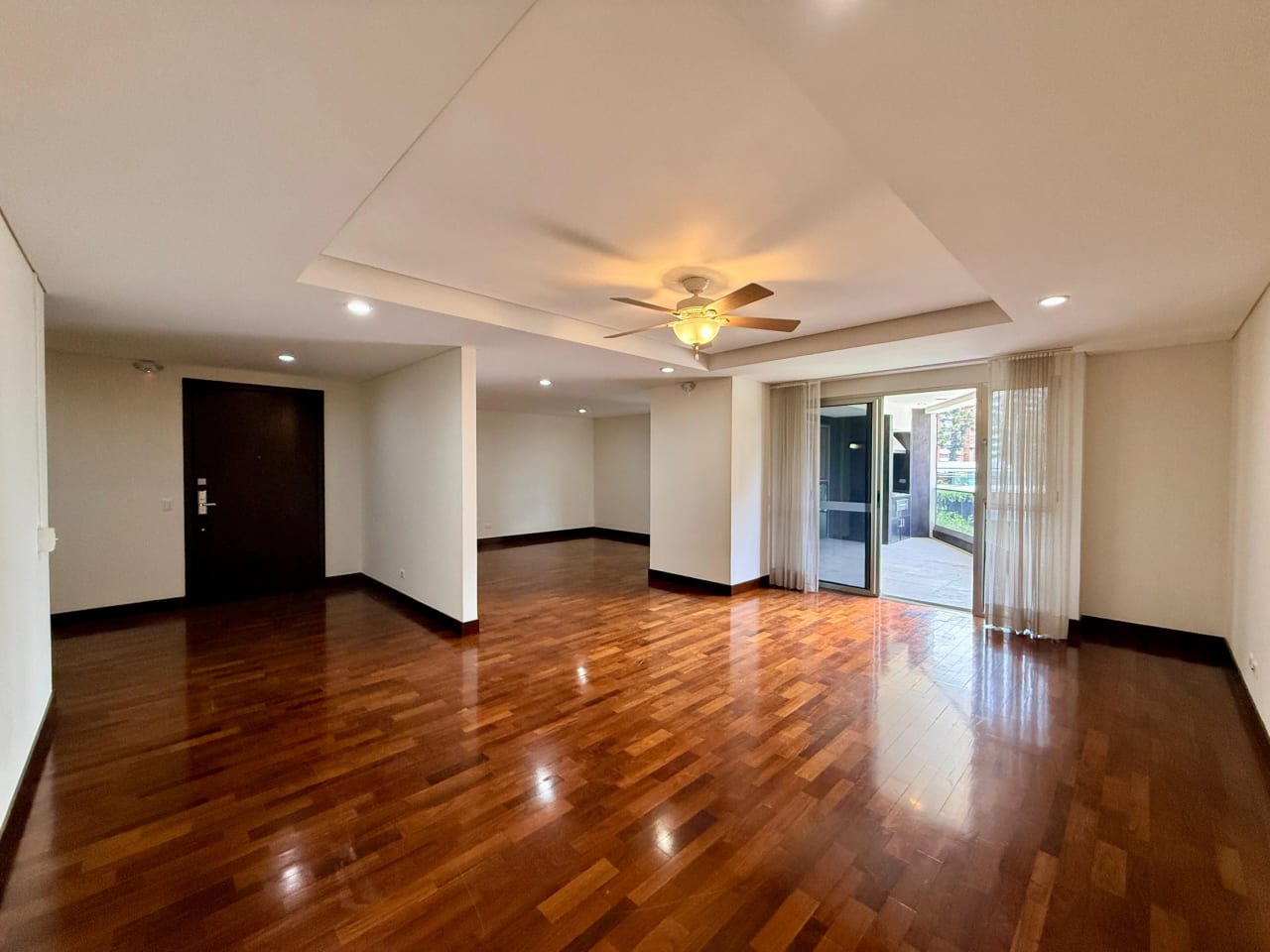 Alquilo apartamento en Santa Sofia zona 10 — Apartamento en Alquiler en Zona 10, Guatemala, Ciudad — foto 1 de 17