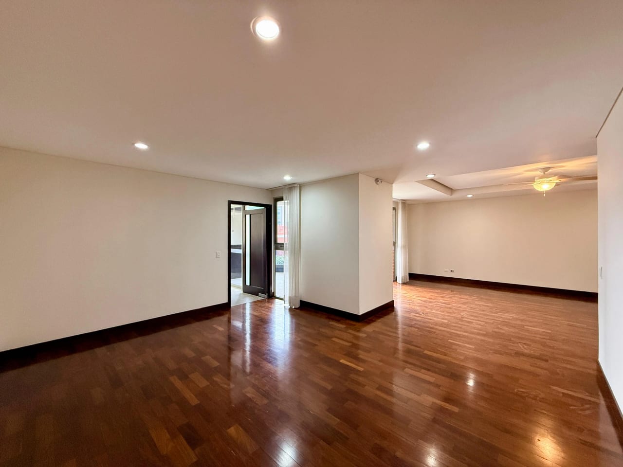 Alquilo apartamento en Santa Sofia zona 10 — Apartamento en Alquiler en Zona 10, Guatemala, Ciudad — foto 4 de 17